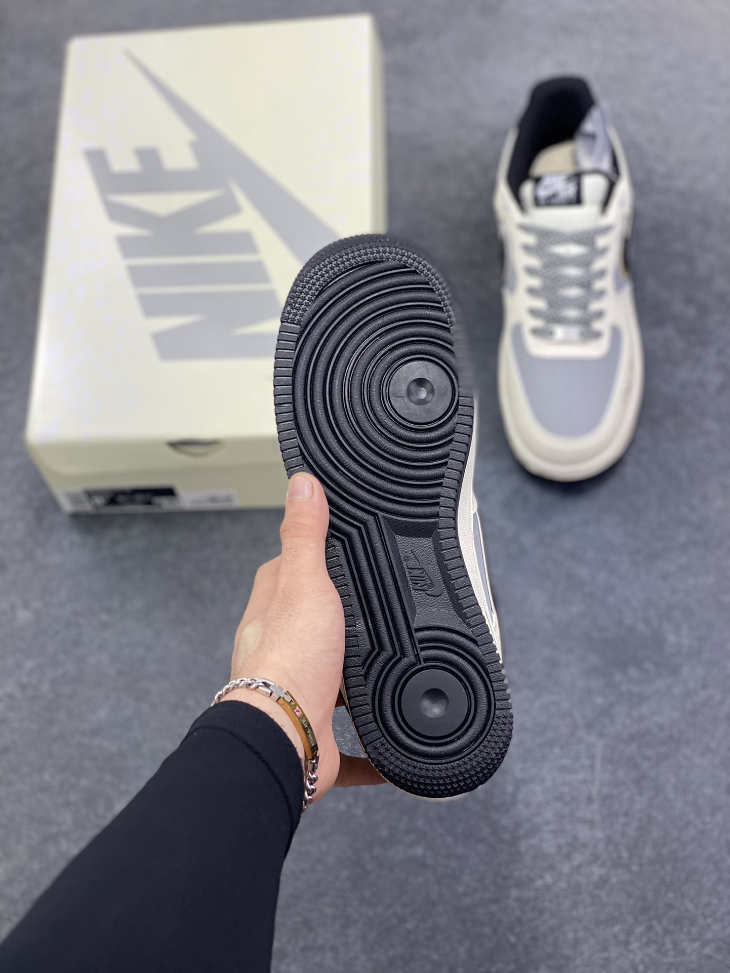 图片[5]-NIke Air Force 1 \’07 Low “青衣虾仁——大明不妙曲”空军一号 低帮 运动鞋 休闲鞋 折边针车 工艺难度大 原楦头原纸板 原装鞋盒 定制五金配件 内置全掌气垫 原厂鞋底 货号：SM6668-118 尺码：36 36.5 37.5 38 38.5 39 40 40.5 41 42 42.5 43 44 44.5 45-选品中心