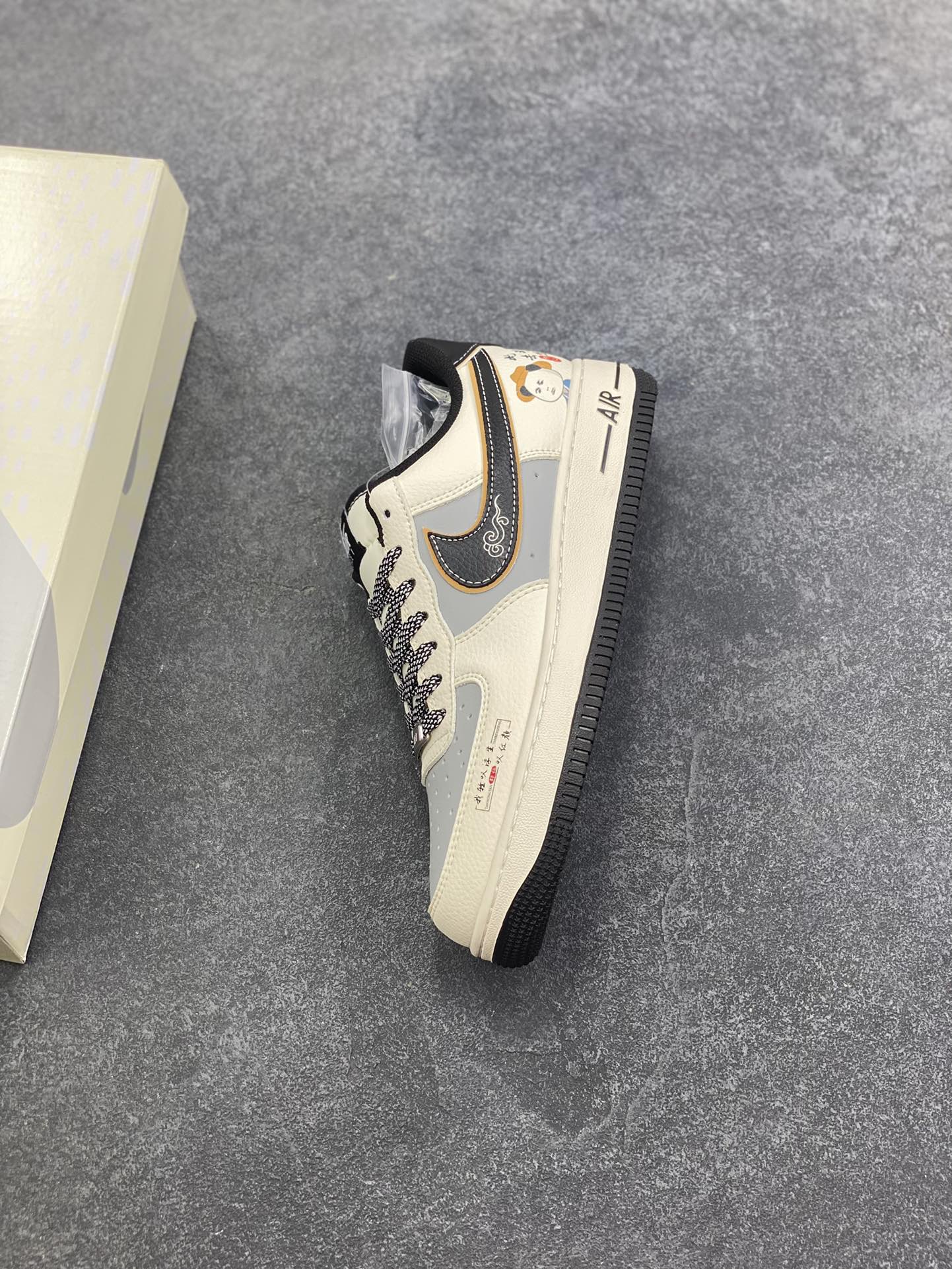 图片[7]-NIke Air Force 1 \’07 Low “青衣虾仁——大明不妙曲”空军一号 低帮 运动鞋 休闲鞋 折边针车 工艺难度大 原楦头原纸板 原装鞋盒 定制五金配件 内置全掌气垫 原厂鞋底 货号：SM6668-118 尺码：36 36.5 37.5 38 38.5 39 40 40.5 41 42 42.5 43 44 44.5 45-选品中心