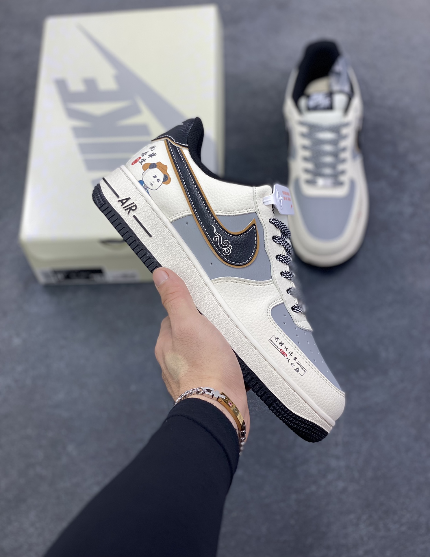 NIke Air Force 1 \’07 Low “青衣虾仁——大明不妙曲”空军一号 低帮 运动鞋 休闲鞋 折边针车 工艺难度大 原楦头原纸板 原装鞋盒 定制五金配件 内置全掌气垫 原厂鞋底 货号:SM6668-118 尺码:36 36.5 37.5 38 38.5 39 40 40.5 41 42 42.5 43 44 44.5 45-选品中心