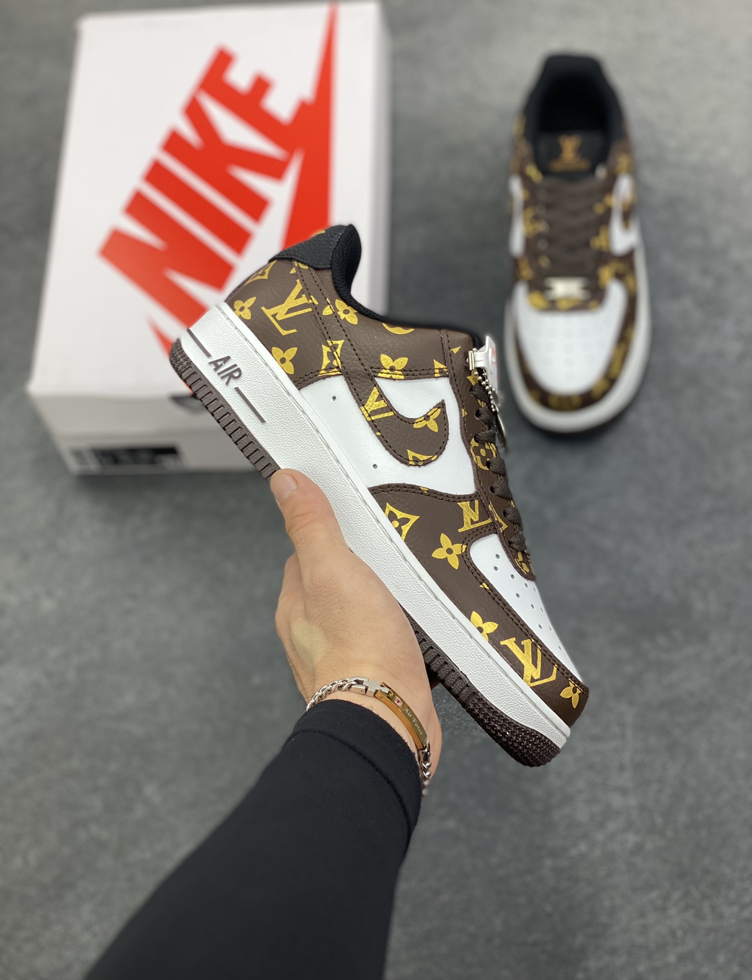 NIke Air Force 1 \'07 Low “LV联名——经典白棕”空军一号 低帮 运动鞋 休闲鞋 折边针车 工艺难度大 原楦头原纸板 原装鞋盒 定制五金配件 内置全掌气垫 原厂鞋底 货号：CZ3986-004 尺码：36 36.5 37.5 38 38.5 39 40 40.5 41 42 42.5 43 44 44.5 45-选品中心