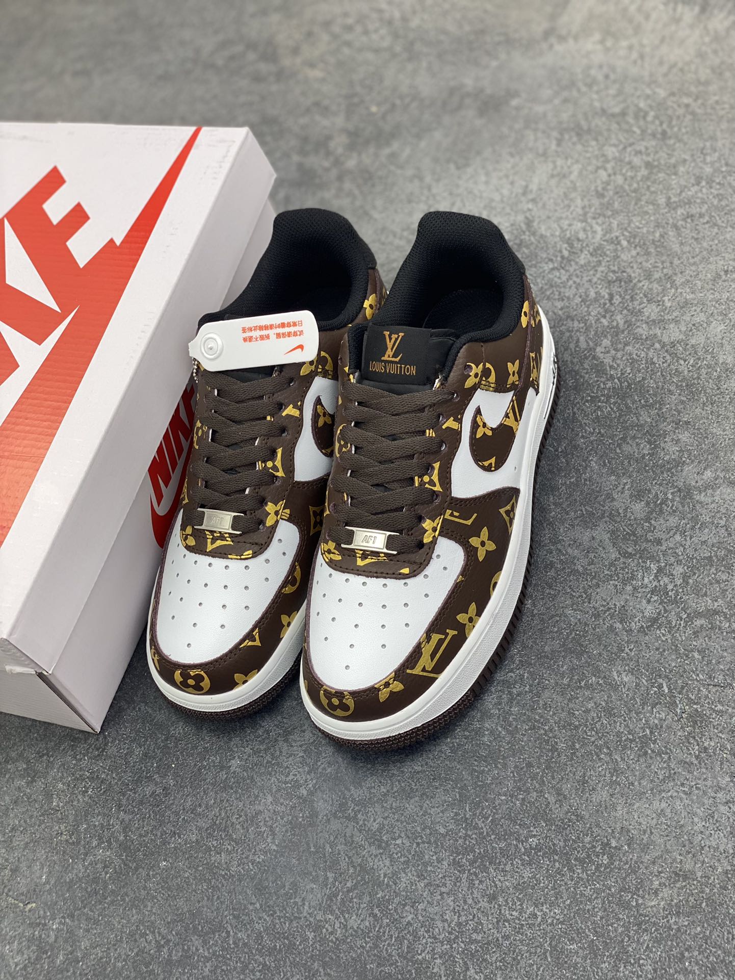 图片[8]-NIke Air Force 1 \’07 Low “LV联名——经典白棕”空军一号 低帮 运动鞋 休闲鞋 折边针车 工艺难度大 原楦头原纸板 原装鞋盒 定制五金配件 内置全掌气垫 原厂鞋底 货号：CZ3986-004 尺码：36 36.5 37.5 38 38.5 39 40 40.5 41 42 42.5 43 44 44.5 45-选品中心