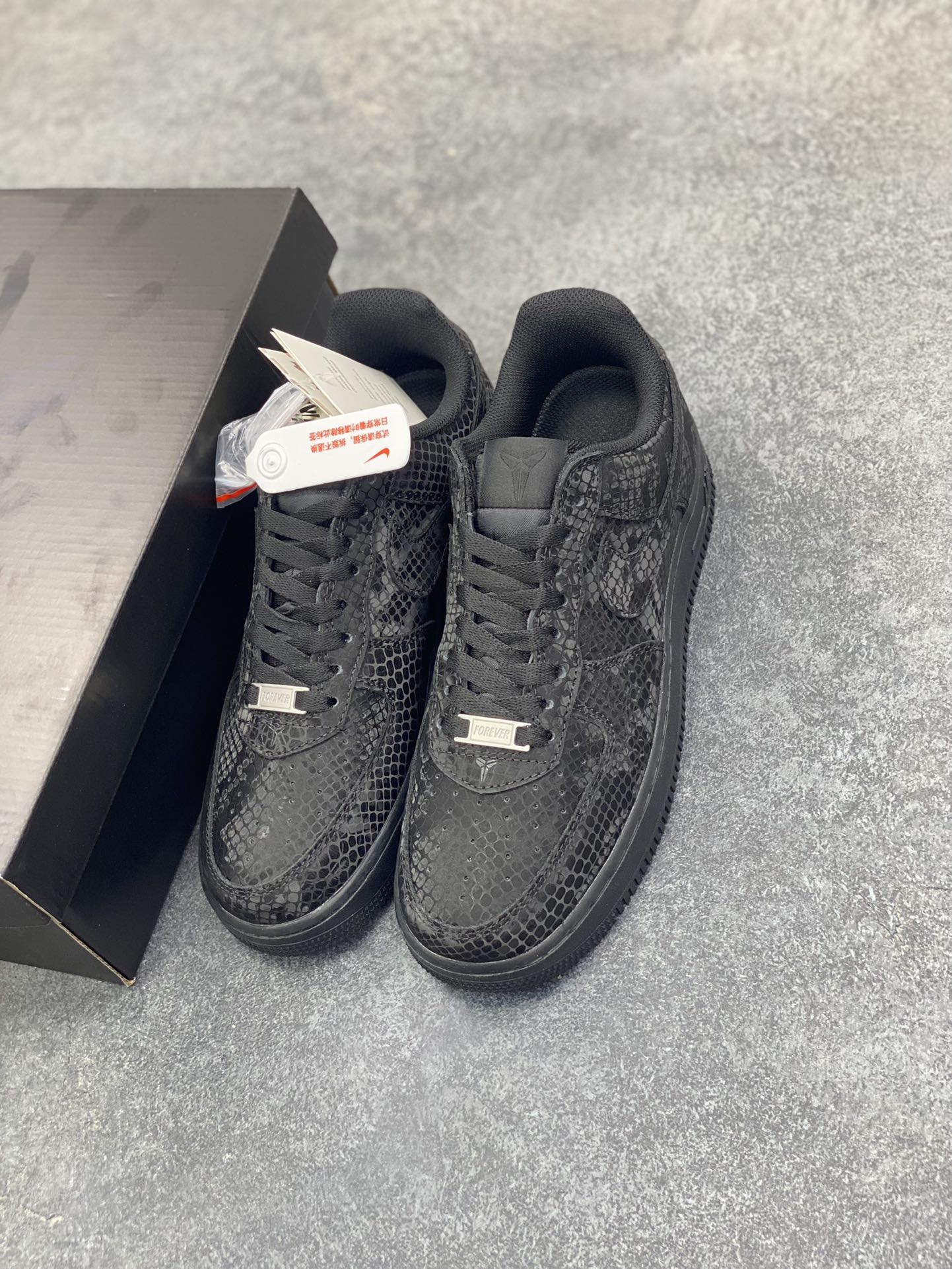 图片[8]-福利特价 Nike Air Force 1 Low “Kobe Bryant”黑蛇纹科比限定 空军一号低帮休闲板鞋 原楦头原纸板 打造纯正空军版型#专注外贸渠道 全掌内置蜂窝气垫 #原盒配件 原厂中底钢印、拉帮完美 货号：IB0018-004 尺码：36 36.5 37.5 38 38.5 39 40 40.5 41 42 42.5 43 44 44.5 45-选品中心