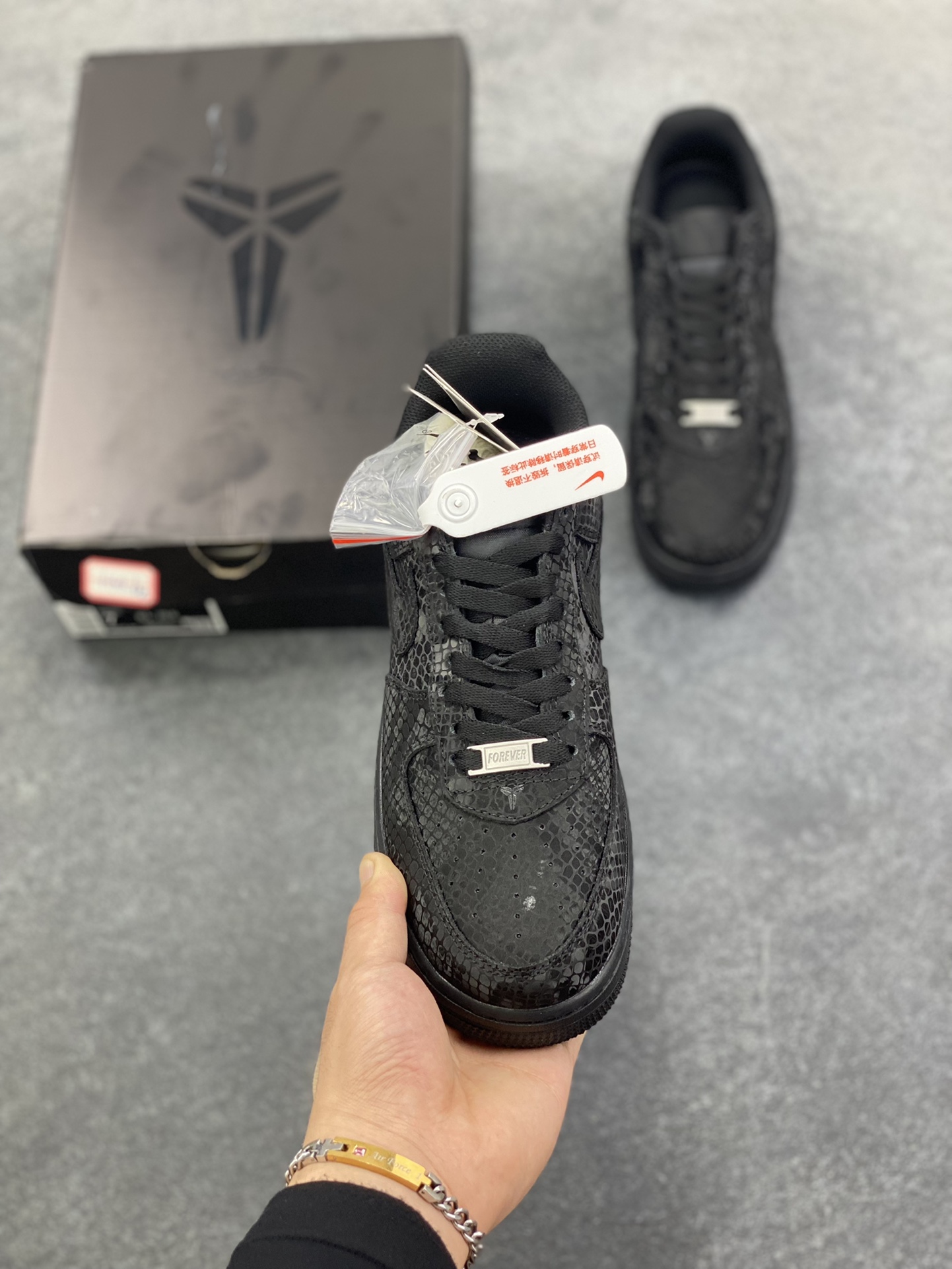 图片[2]-福利特价 Nike Air Force 1 Low “Kobe Bryant”黑蛇纹科比限定 空军一号低帮休闲板鞋 原楦头原纸板 打造纯正空军版型#专注外贸渠道 全掌内置蜂窝气垫 #原盒配件 原厂中底钢印、拉帮完美 货号：IB0018-004 尺码：36 36.5 37.5 38 38.5 39 40 40.5 41 42 42.5 43 44 44.5 45-选品中心