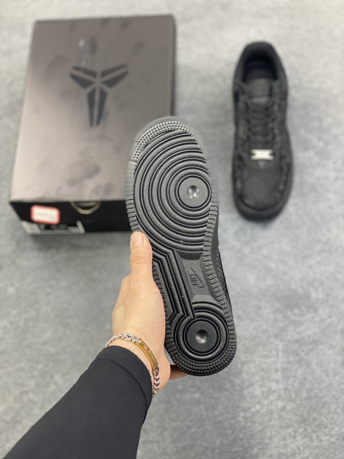 图片[5]-福利特价 Nike Air Force 1 Low “Kobe Bryant”黑蛇纹科比限定 空军一号低帮休闲板鞋 原楦头原纸板 打造纯正空军版型#专注外贸渠道 全掌内置蜂窝气垫 #原盒配件 原厂中底钢印、拉帮完美 货号：IB0018-004 尺码：36 36.5 37.5 38 38.5 39 40 40.5 41 42 42.5 43 44 44.5 45-选品中心