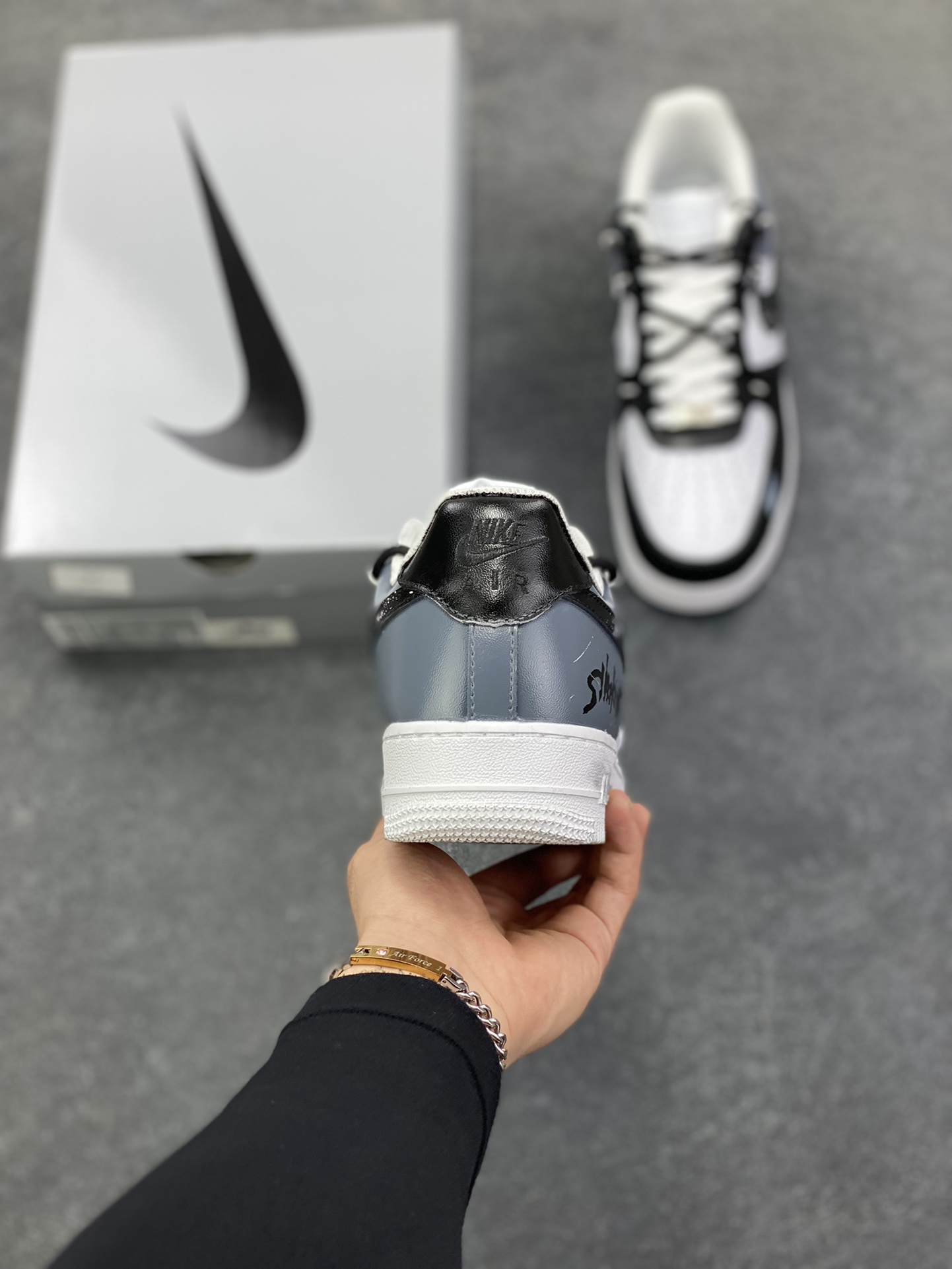 图片[4]-【定制球鞋】 Nike Air Force 1 乐队 简约 解构 潮流 暗黑 防滑耐磨 低帮 板鞋 通用 黑色男女同款 白黑色折边针车 工艺难度大 原楦头原纸板 原装鞋盒 定制五金配件 内置全掌气垫 原厂鞋底 货号：CW2288-111 尺码：36 36.5 37.5 38 38.5 39 40 40.5 41 42 42.5 43 44 44.5 45-选品中心