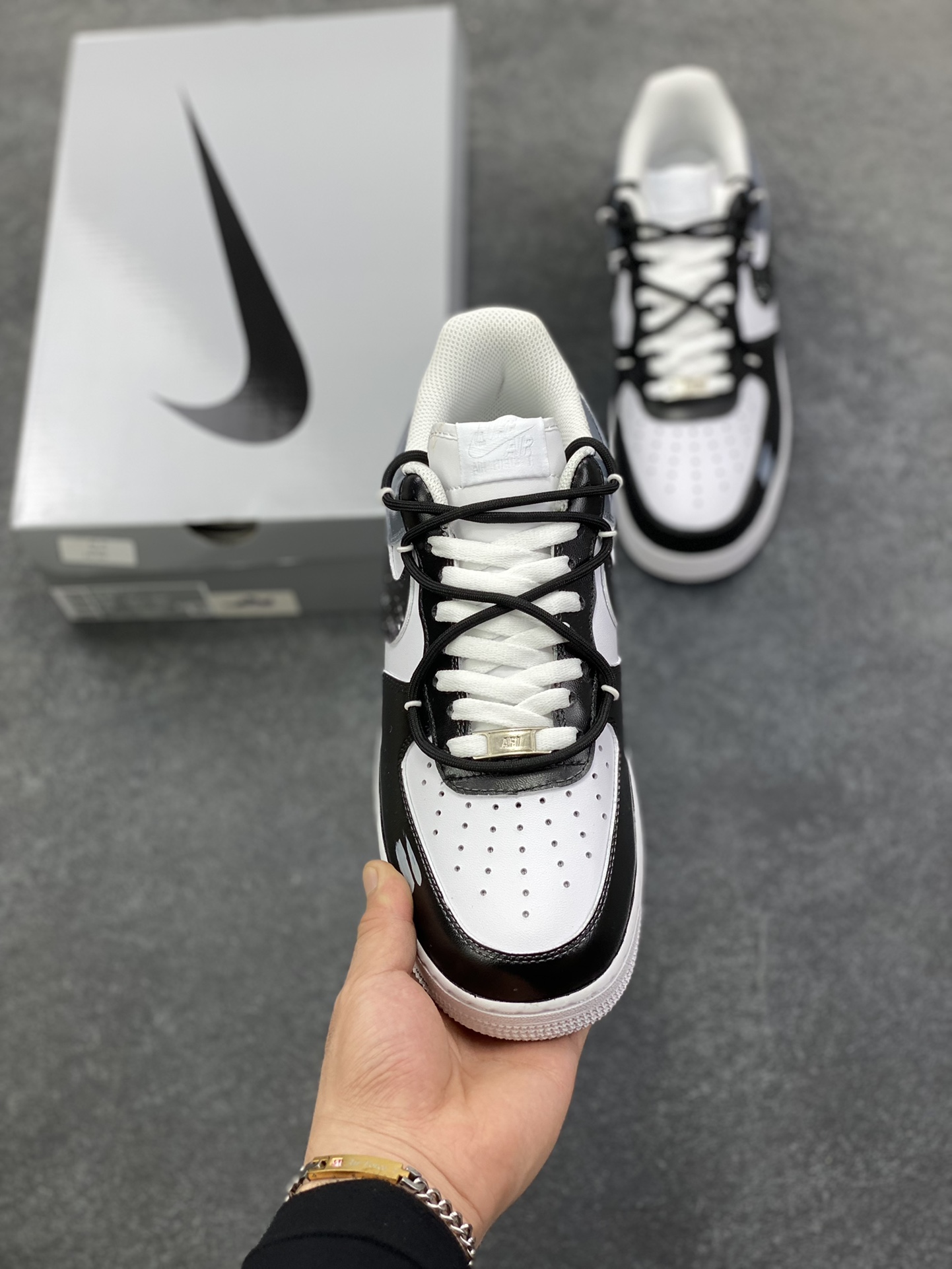 图片[2]-【定制球鞋】 Nike Air Force 1 乐队 简约 解构 潮流 暗黑 防滑耐磨 低帮 板鞋 通用 黑色男女同款 白黑色折边针车 工艺难度大 原楦头原纸板 原装鞋盒 定制五金配件 内置全掌气垫 原厂鞋底 货号：CW2288-111 尺码：36 36.5 37.5 38 38.5 39 40 40.5 41 42 42.5 43 44 44.5 45-选品中心