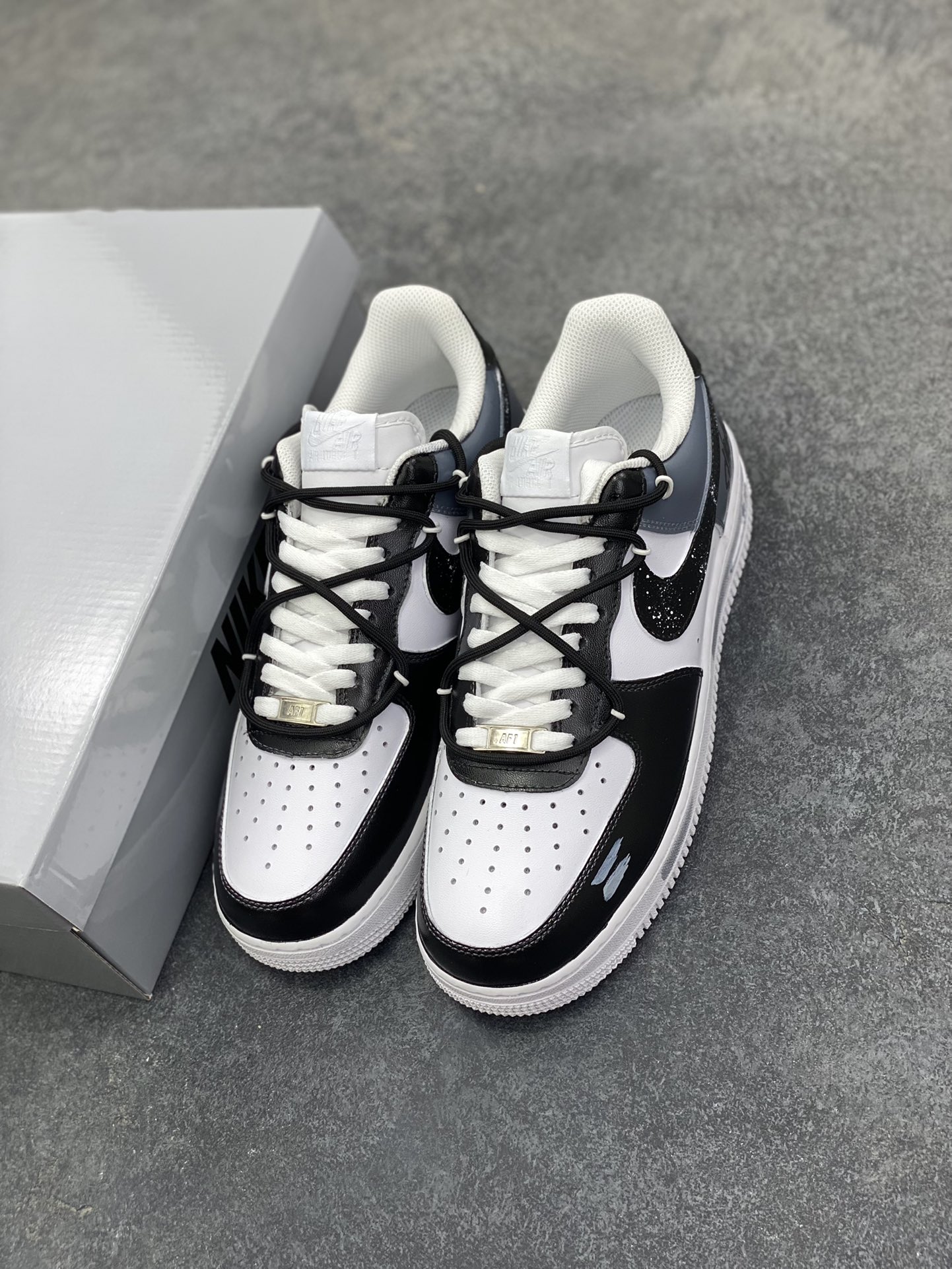 图片[8]-【定制球鞋】 Nike Air Force 1 乐队 简约 解构 潮流 暗黑 防滑耐磨 低帮 板鞋 通用 黑色男女同款 白黑色折边针车 工艺难度大 原楦头原纸板 原装鞋盒 定制五金配件 内置全掌气垫 原厂鞋底 货号：CW2288-111 尺码：36 36.5 37.5 38 38.5 39 40 40.5 41 42 42.5 43 44 44.5 45-选品中心