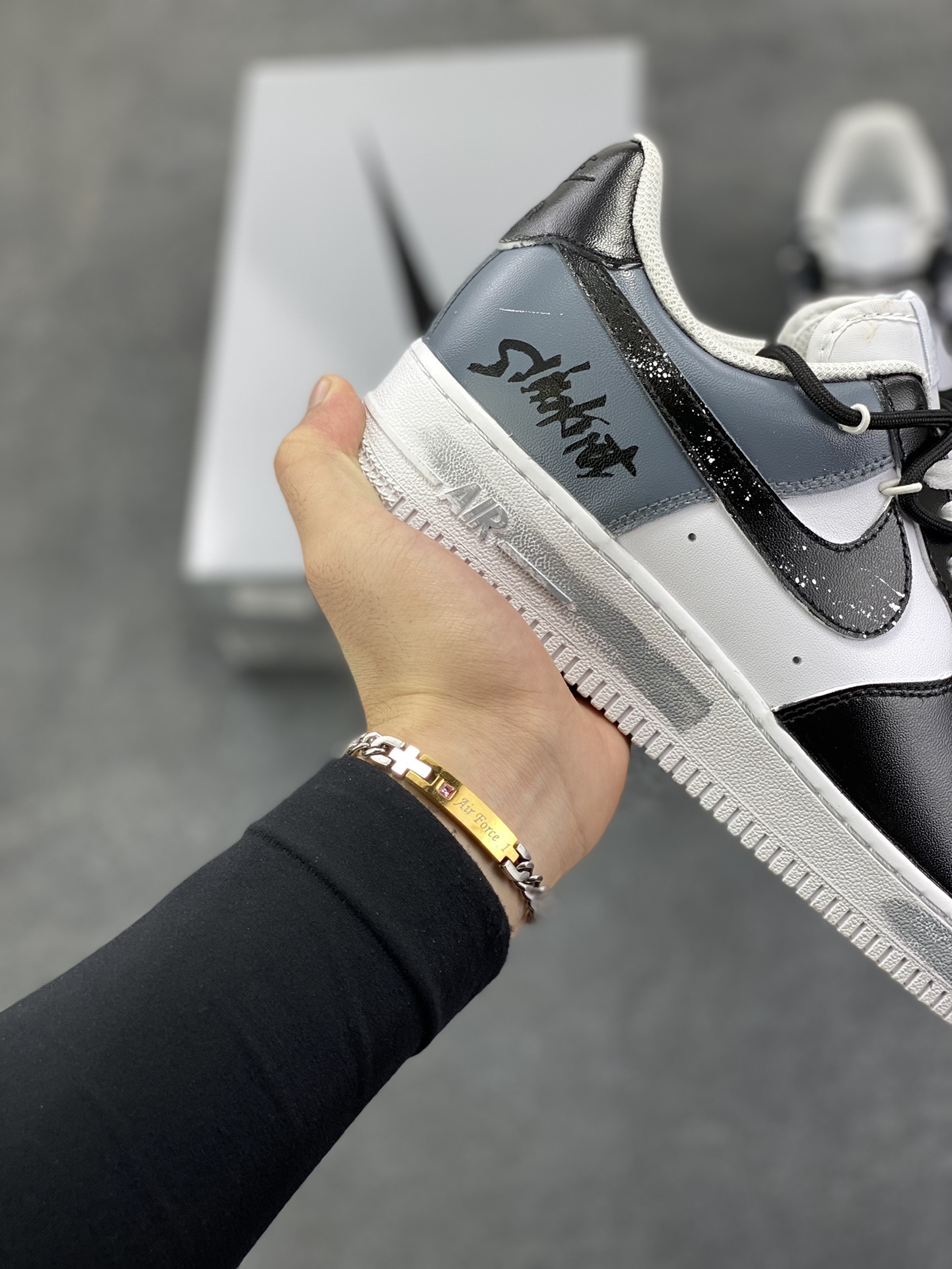 图片[6]-【定制球鞋】 Nike Air Force 1 乐队 简约 解构 潮流 暗黑 防滑耐磨 低帮 板鞋 通用 黑色男女同款 白黑色折边针车 工艺难度大 原楦头原纸板 原装鞋盒 定制五金配件 内置全掌气垫 原厂鞋底 货号：CW2288-111 尺码：36 36.5 37.5 38 38.5 39 40 40.5 41 42 42.5 43 44 44.5 45-选品中心