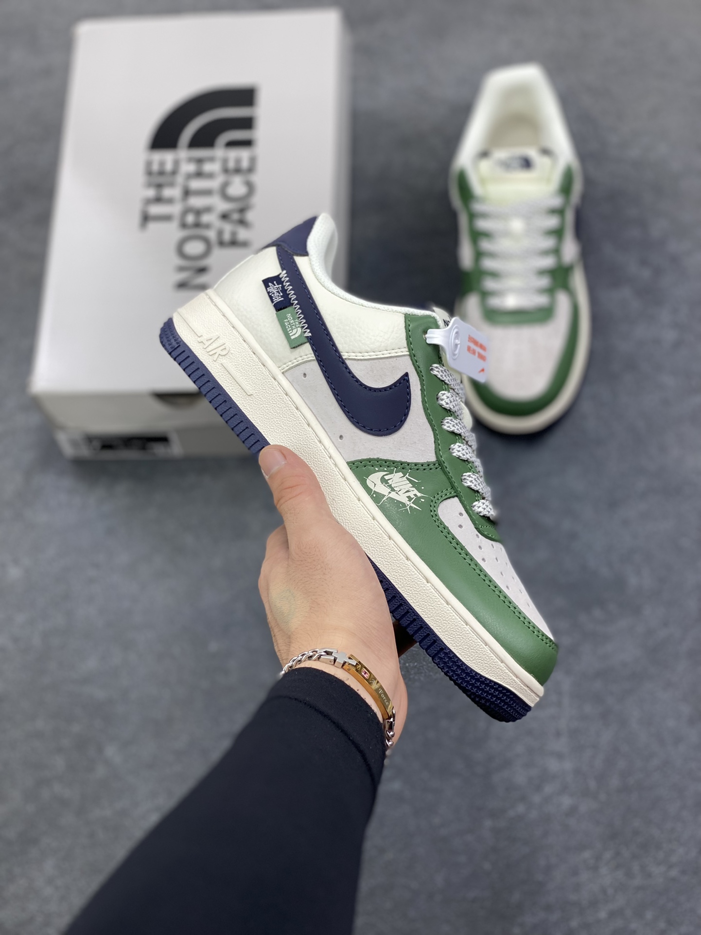 NIke Air Force 1 \'07 Low “北面联名——蓝绿”空军一号 低帮 运动鞋 休闲鞋 折边针车 工艺难度大 原楦头原纸板 原装鞋盒 定制五金配件 内置全掌气垫 原厂鞋底 货号：HS8068-053 尺码：36 36.5 37.5 38 38.5 39 40 40.5 41 42 42.5 43 44 44.5 45-选品中心