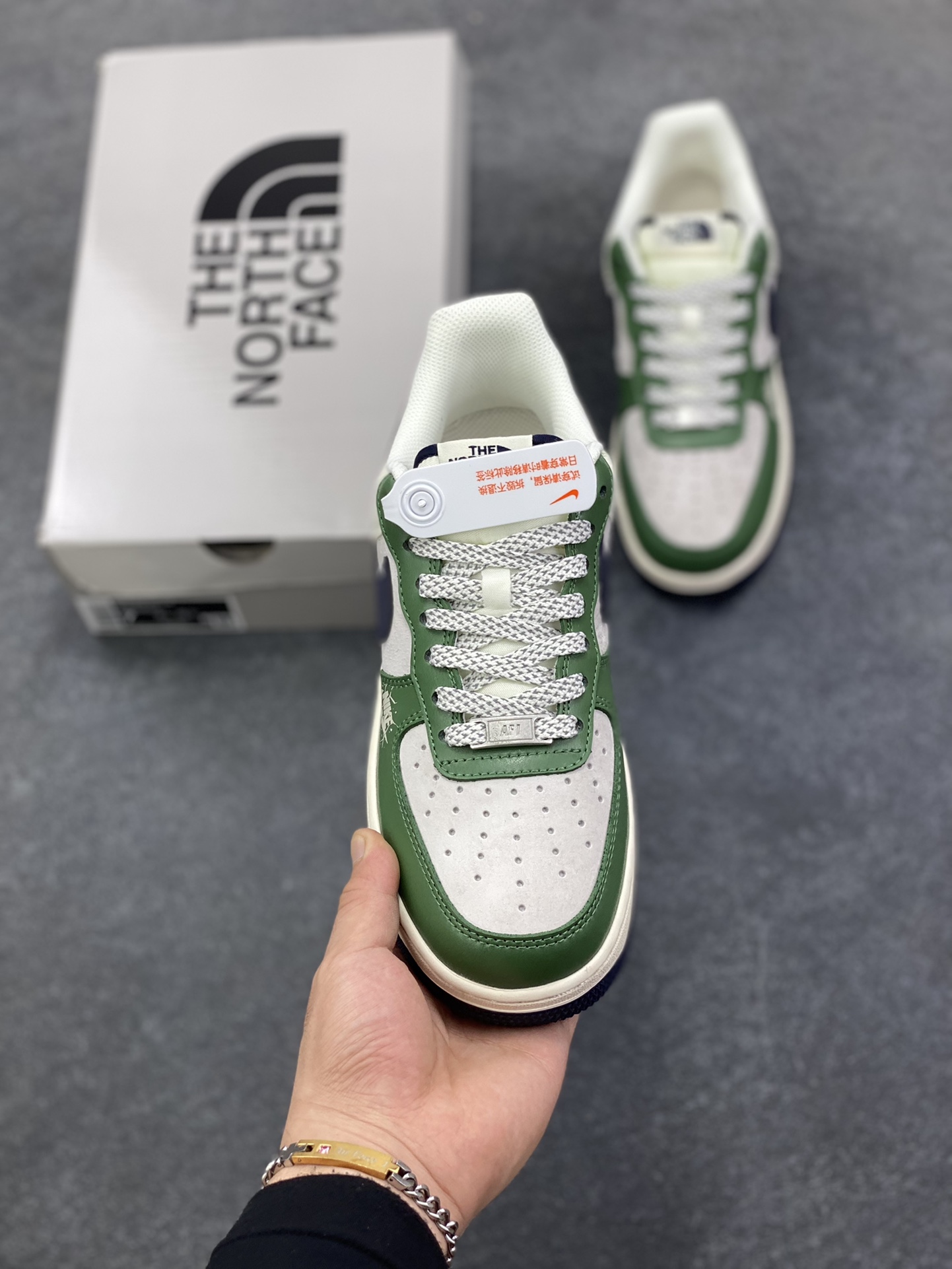 图片[2]-NIke Air Force 1 \’07 Low “北面联名——蓝绿”空军一号 低帮 运动鞋 休闲鞋 折边针车 工艺难度大 原楦头原纸板 原装鞋盒 定制五金配件 内置全掌气垫 原厂鞋底 货号：HS8068-053 尺码：36 36.5 37.5 38 38.5 39 40 40.5 41 42 42.5 43 44 44.5 45-选品中心