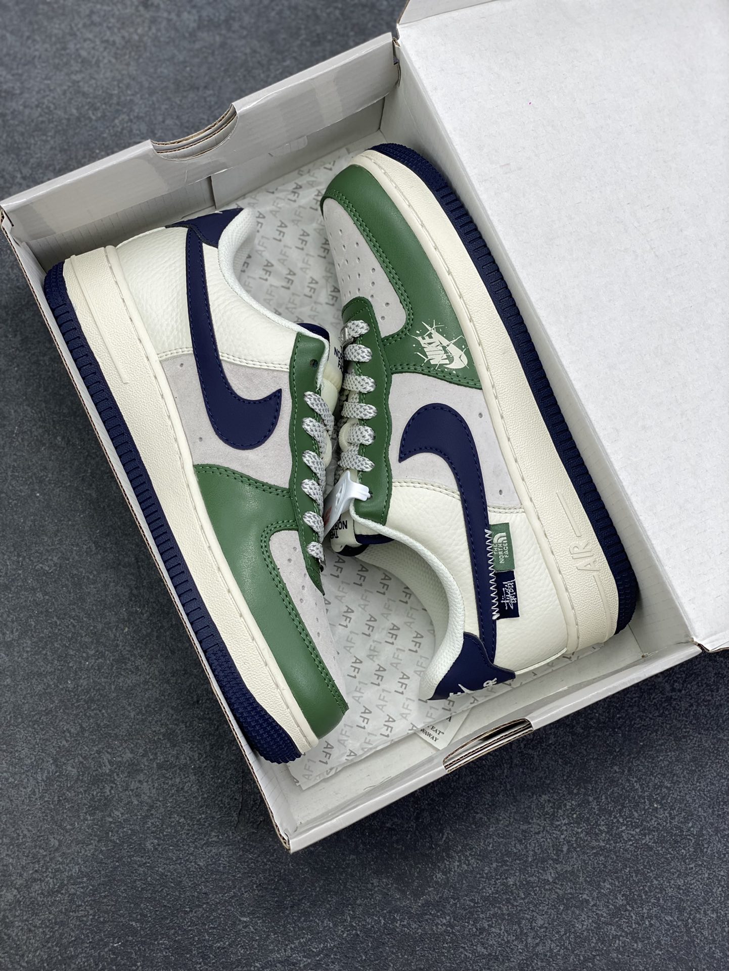 图片[9]-NIke Air Force 1 \’07 Low “北面联名——蓝绿”空军一号 低帮 运动鞋 休闲鞋 折边针车 工艺难度大 原楦头原纸板 原装鞋盒 定制五金配件 内置全掌气垫 原厂鞋底 货号：HS8068-053 尺码：36 36.5 37.5 38 38.5 39 40 40.5 41 42 42.5 43 44 44.5 45-选品中心