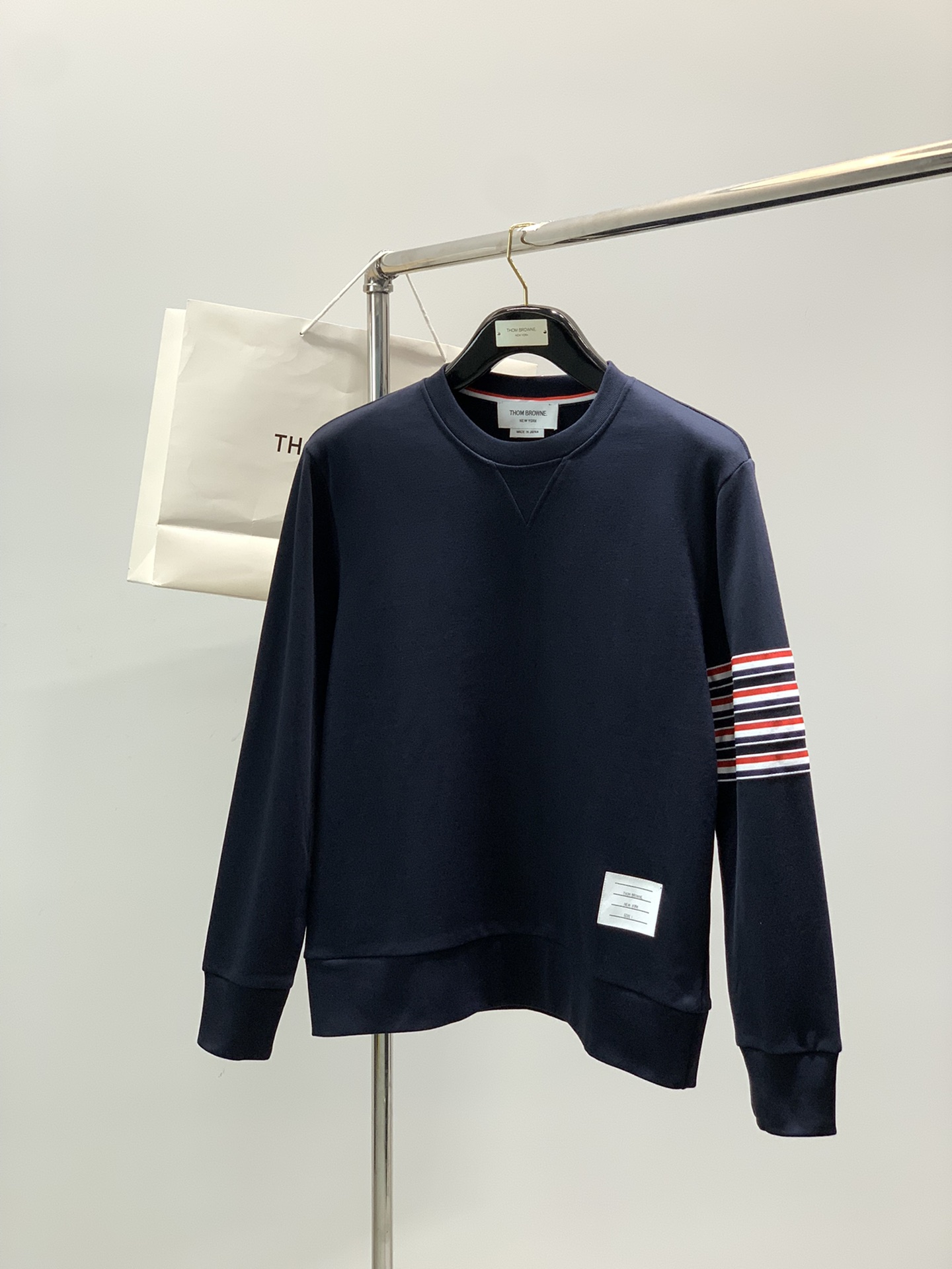 NO:690460,Clothes, pants, Thom Browne, the latest autumn products, fashionable casual sweatshirt suits, available at counters simultaneously, original orders, imported original fabrics, excellent comfort, top printing technology letter pattern logo, original hardware accessories decoration, extremely high grade, easy to match, handsome and stylish upper body, 2 colors recommended, code number 1-5,,thom browne, hoodie, sweatshirts,19860909衣服,裤子,Thom Browne 汤姆·布朗 ,秋季最新品,时尚休闲卫衣套装,专柜同步有售,原单狠货,采用进口原版面料,舒适度极佳,顶级印花工艺字母图案logo,原版五金辅料装饰,档次极高,从容百搭,上身帅气有型,2色推荐,码数1-5,,thom browne,hoodie,sweatshirts,,Men's clothing