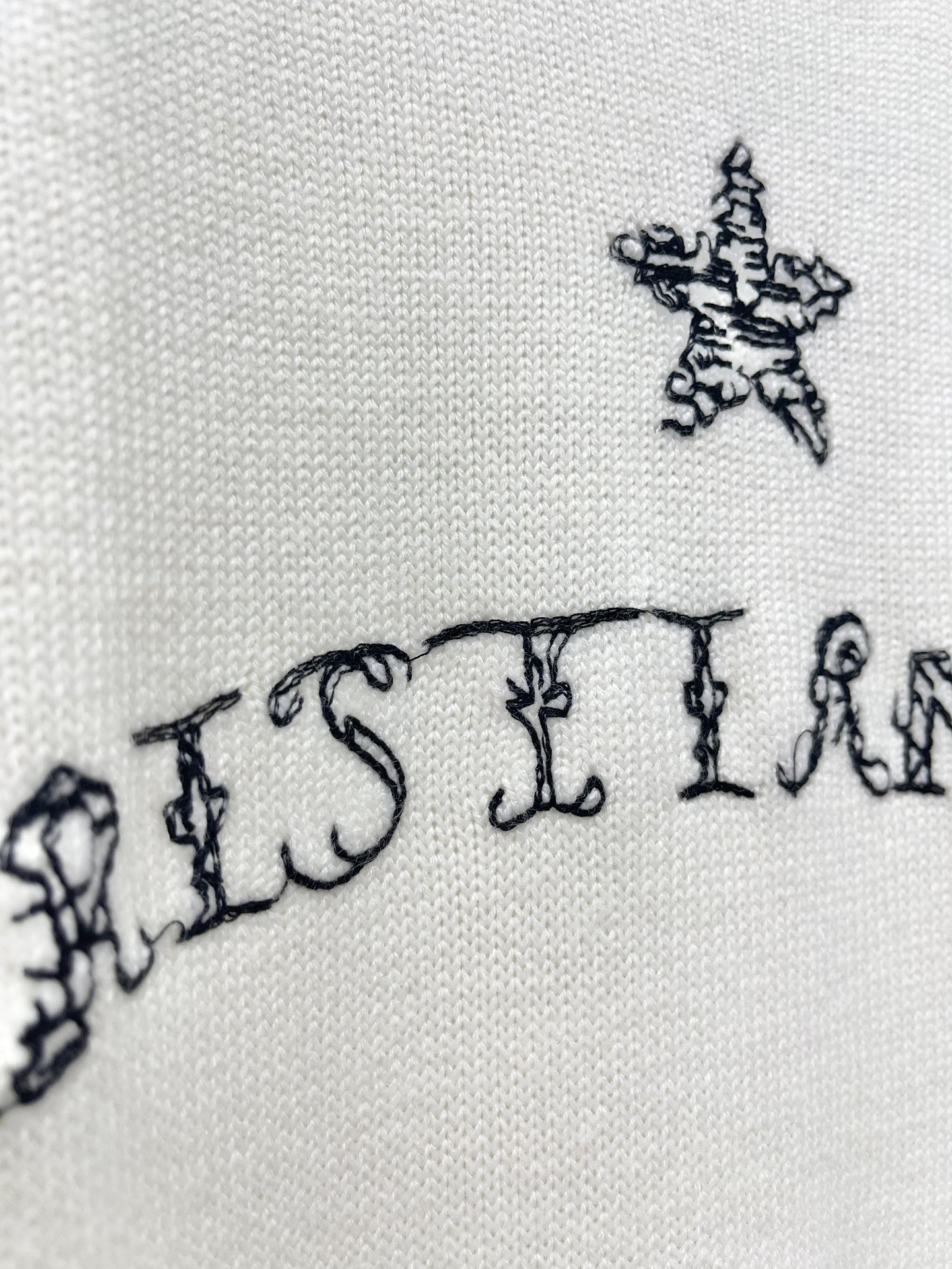 𝗗𝗜𝗢𝗥*迪奥字母刺绣高级感休闲针织衫🌟【神仙材质&设计】🌟▫️羊毛软糯到像拥抱云朵，贴身穿完全不扎！▫