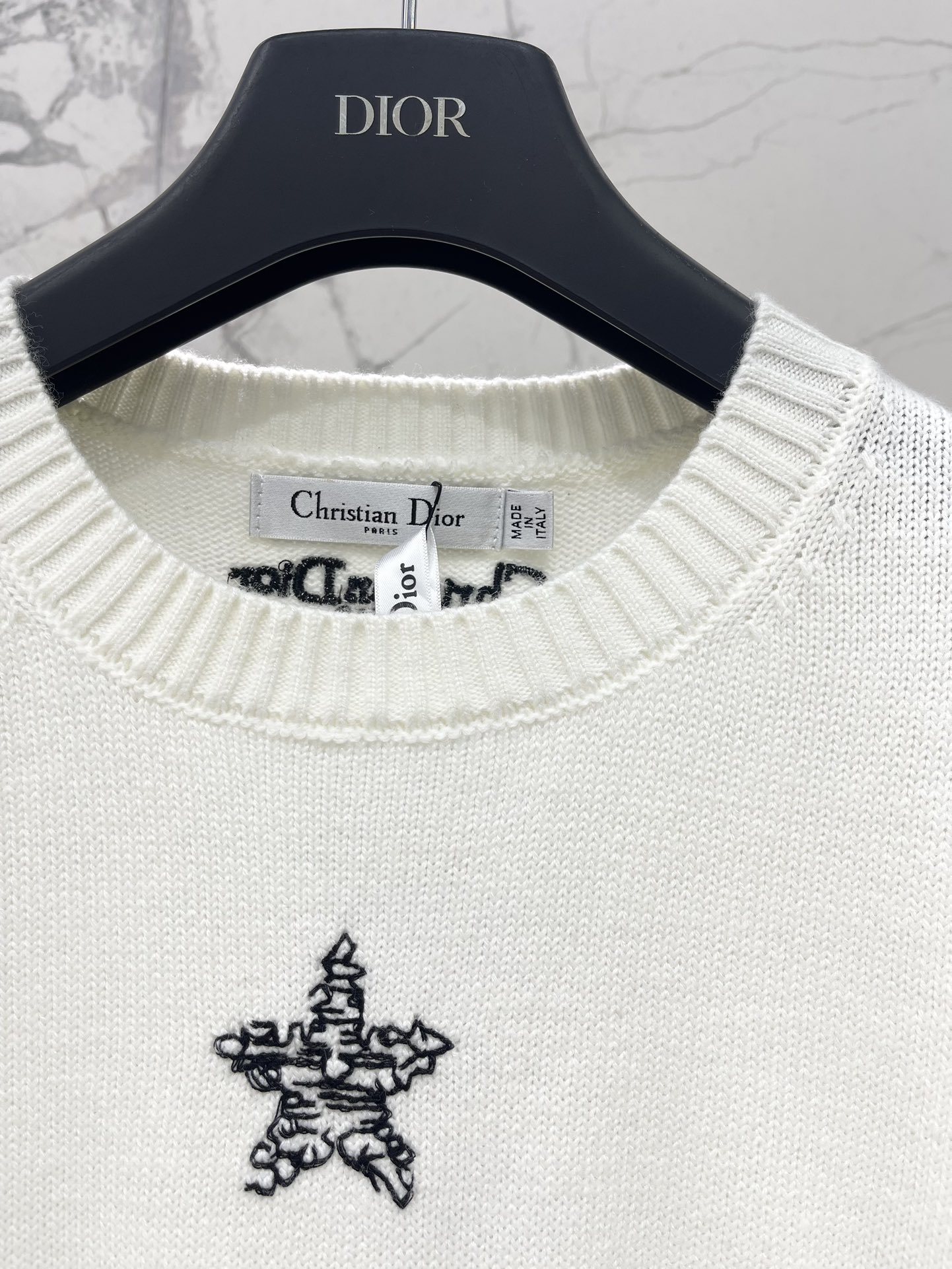 𝗗𝗜𝗢𝗥*迪奥字母刺绣高级感休闲针织衫🌟【神仙材质&设计】🌟▫️羊毛软糯到像拥抱云朵，贴身穿完全不扎！▫