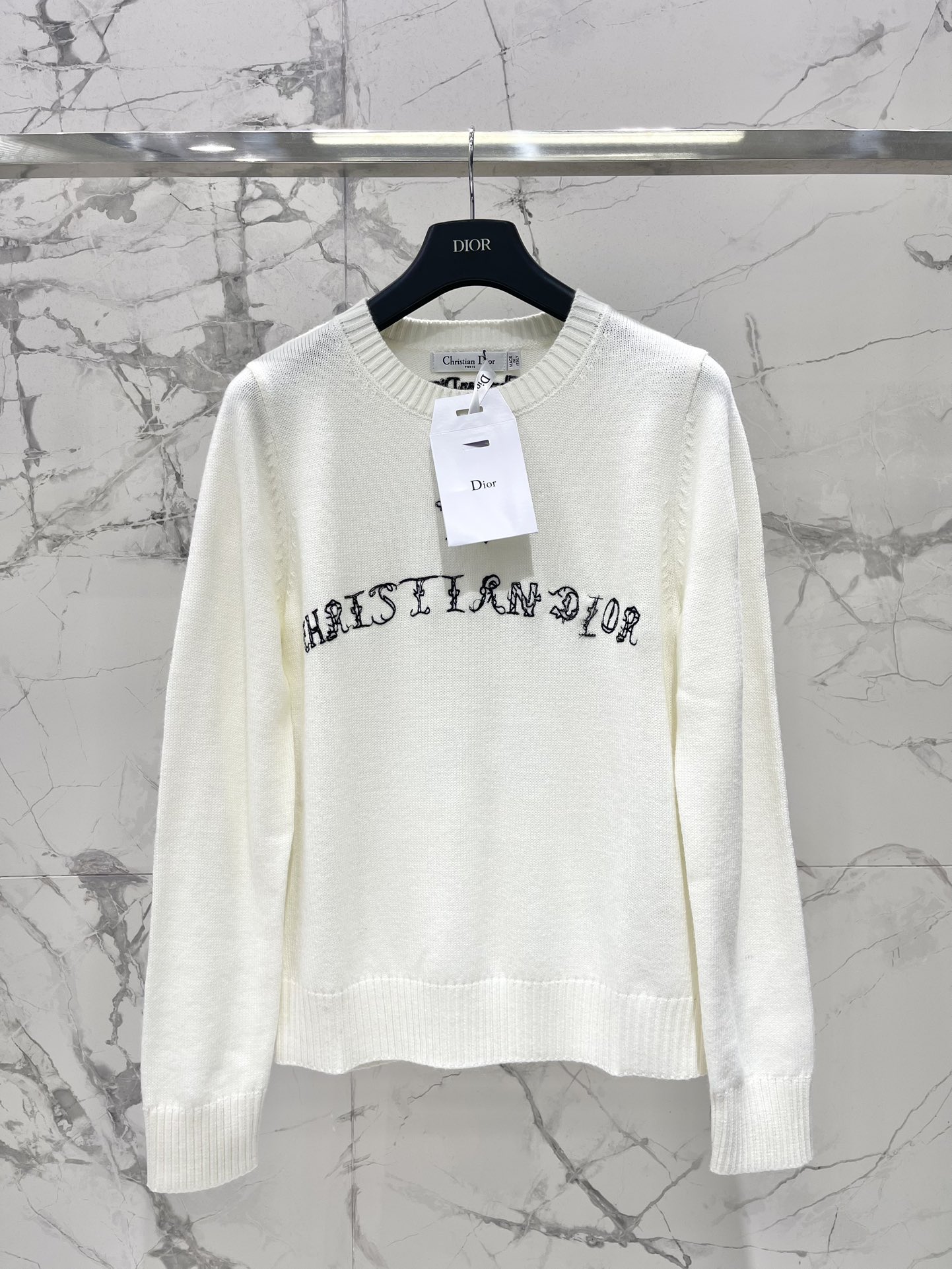 𝗗𝗜𝗢𝗥*迪奥字母刺绣高级感休闲针织衫🌟【神仙材质&设计】🌟▫️羊毛软糯到像拥抱云朵，贴身穿完全不扎！▫