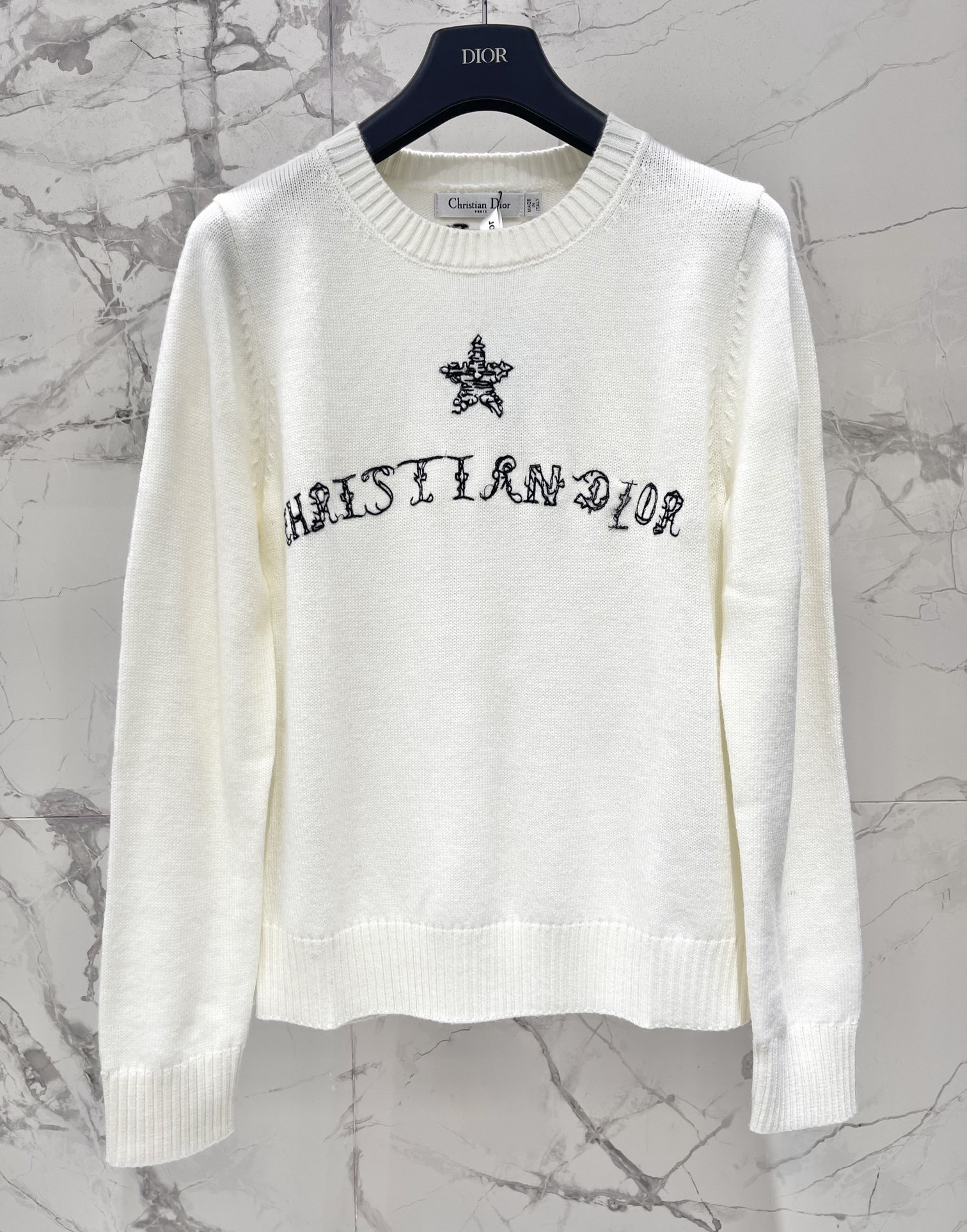 𝗗𝗜𝗢𝗥*迪奥字母刺绣高级感休闲针织衫🌟【神仙材质&设计】🌟▫️羊毛软糯到像拥抱云朵，贴身穿完全不扎！▫