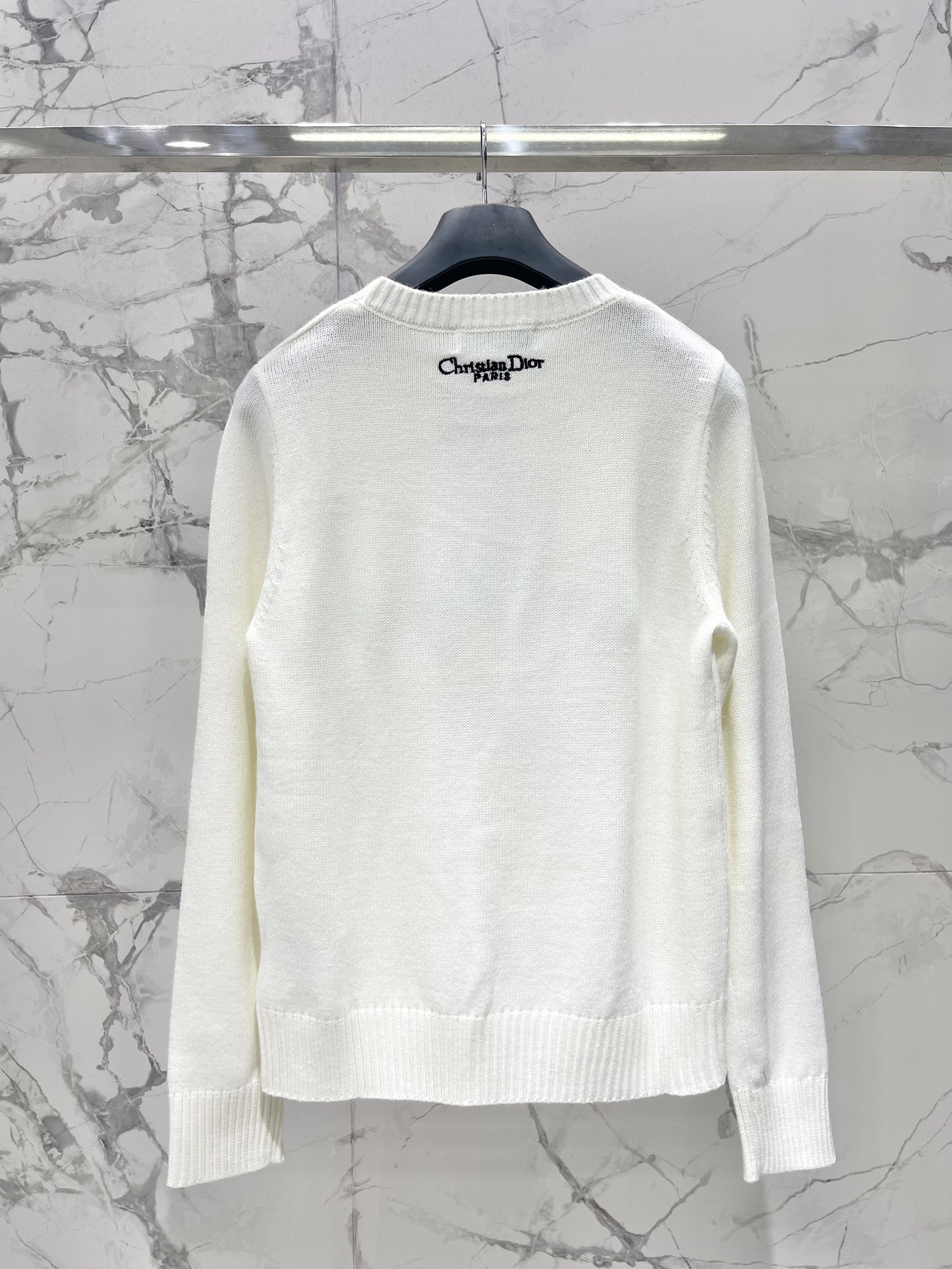 𝗗𝗜𝗢𝗥*迪奥字母刺绣高级感休闲针织衫🌟【神仙材质&设计】🌟▫️羊毛软糯到像拥抱云朵，贴身穿完全不扎！▫