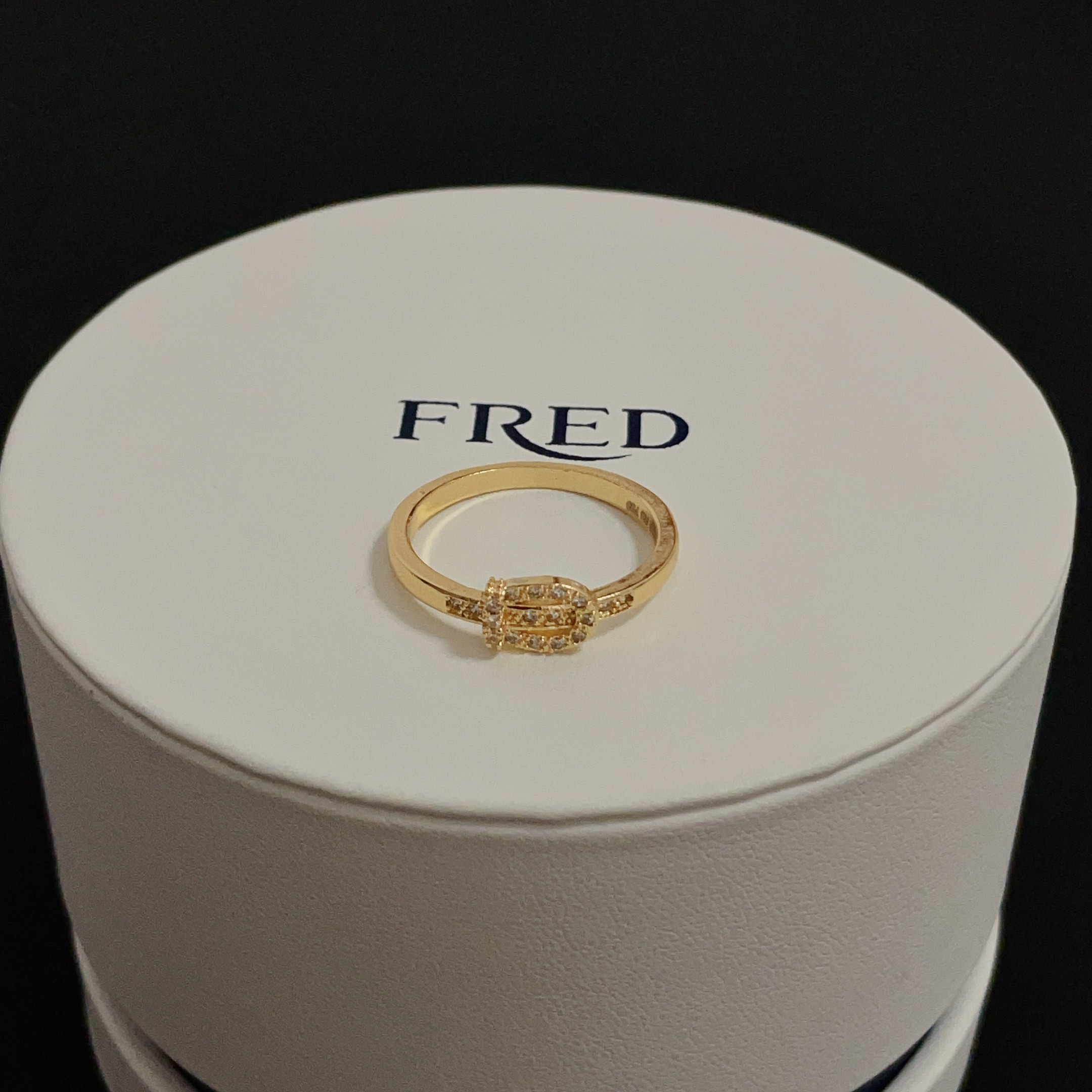 NO:533367,65 Popular Feredman Diamond 8-character button ring, classic and versatile, Internet celebrity expert, fashion family must-have items, 11 pairs of customization, thickened electroplating 18k craftsmanship., jewelry quality, ring1986090965 火爆 费雷德满钻8字扣戒指,经典百搭,网红达人 时尚一族备必单品时尚精致,11对版定制,加厚电镀18k工艺.,饰品精品,ring,Jewelry