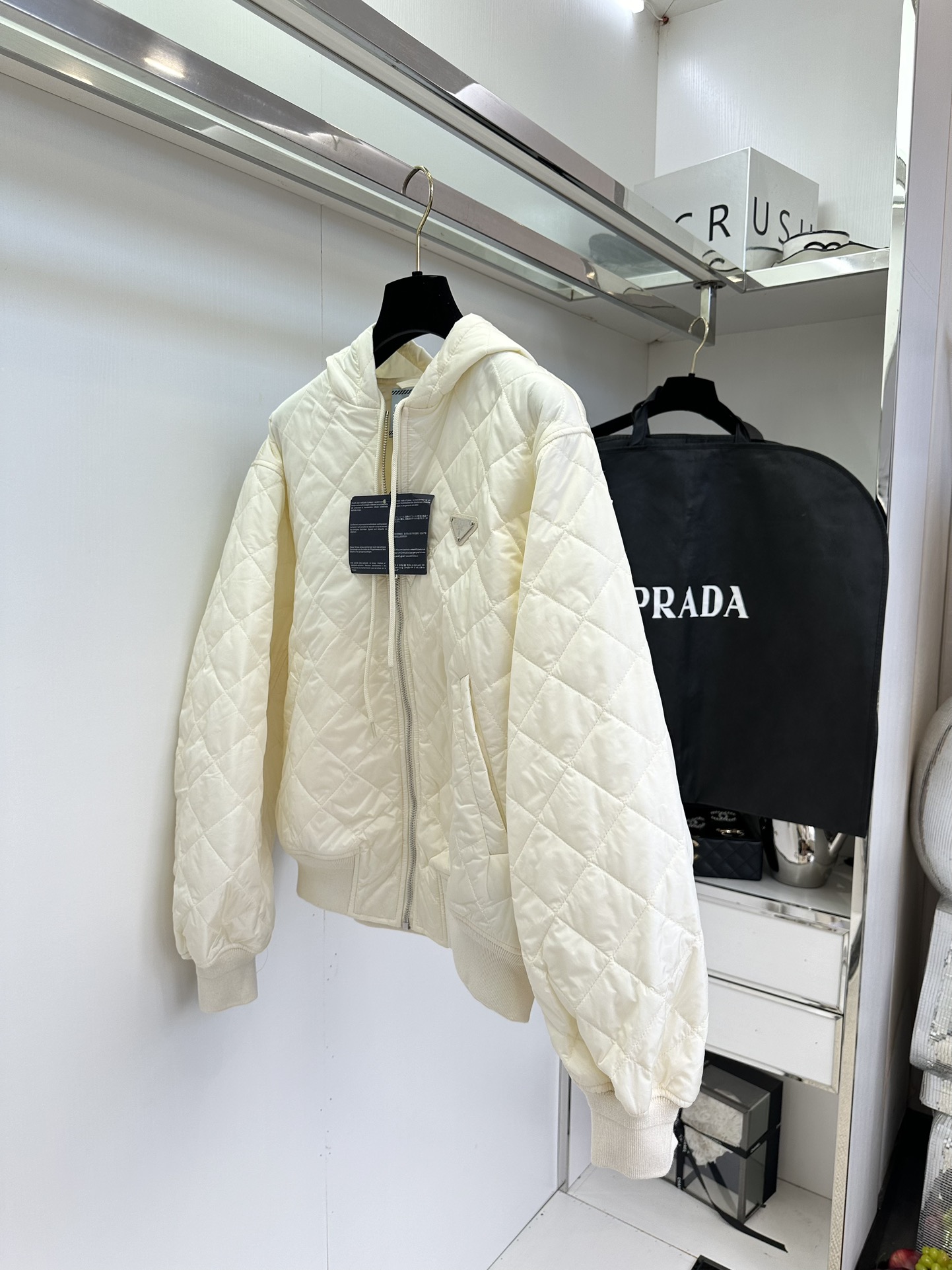 25 w 普拉达新款 连帽棉服 宽松版型² ●SIZE s m l ●