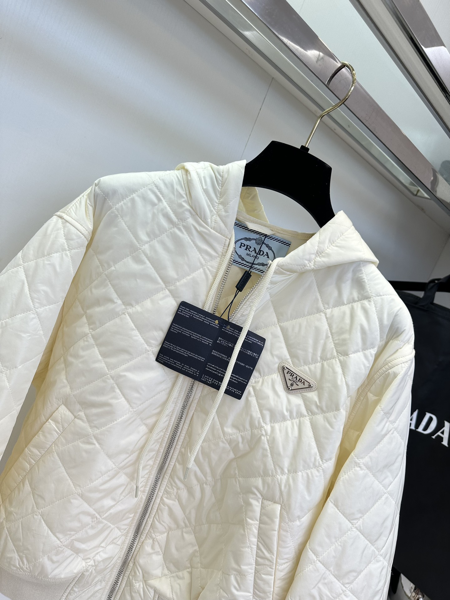 25 w 普拉达新款 连帽棉服 宽松版型² ●SIZE s m l ●