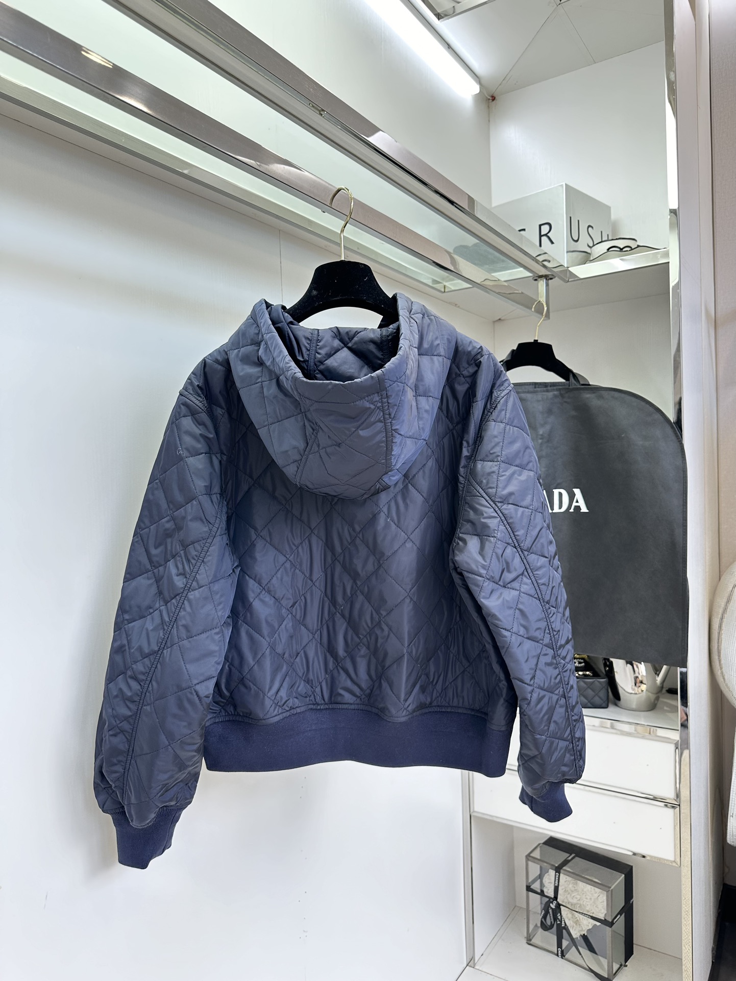 25 w 普拉达新款 连帽棉服 宽松版型² ●SIZE s m l ●