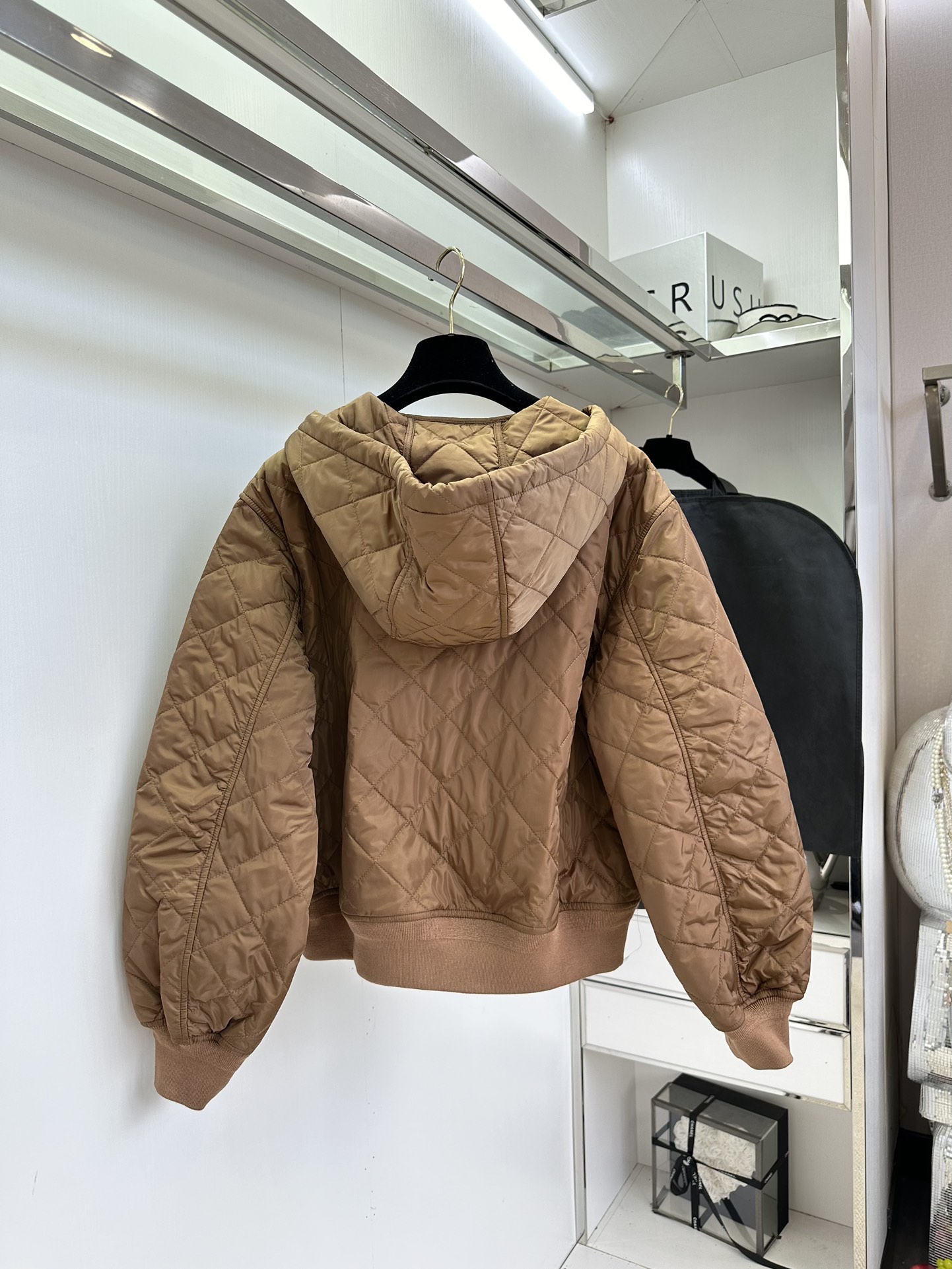 25 w 普拉达新款 连帽棉服 宽松版型² ●SIZE s m l ●