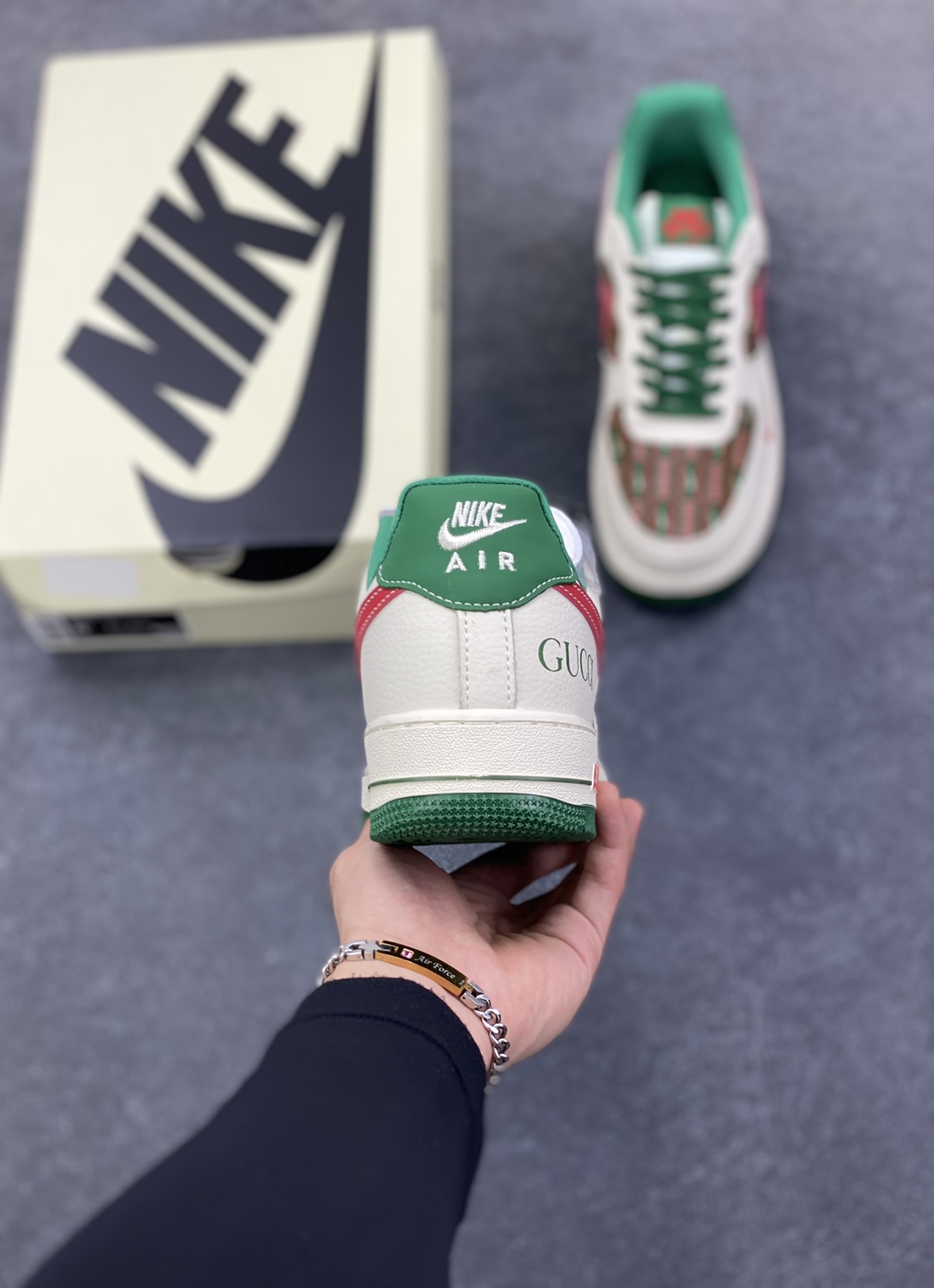 图片[4]-NIke Air Force 1 \’07 Low “古驰联名——米绿红勾”空军一号 低帮 运动鞋 休闲鞋 折边针车 工艺难度大 原楦头原纸板 原装鞋盒 定制五金配件 内置全掌气垫 原厂鞋底 货号：DD1982-312 尺码：36 36.5 37.5 38 38.5 39 40 40.5 41 42 42.5 43 44 44.5 45-选品中心