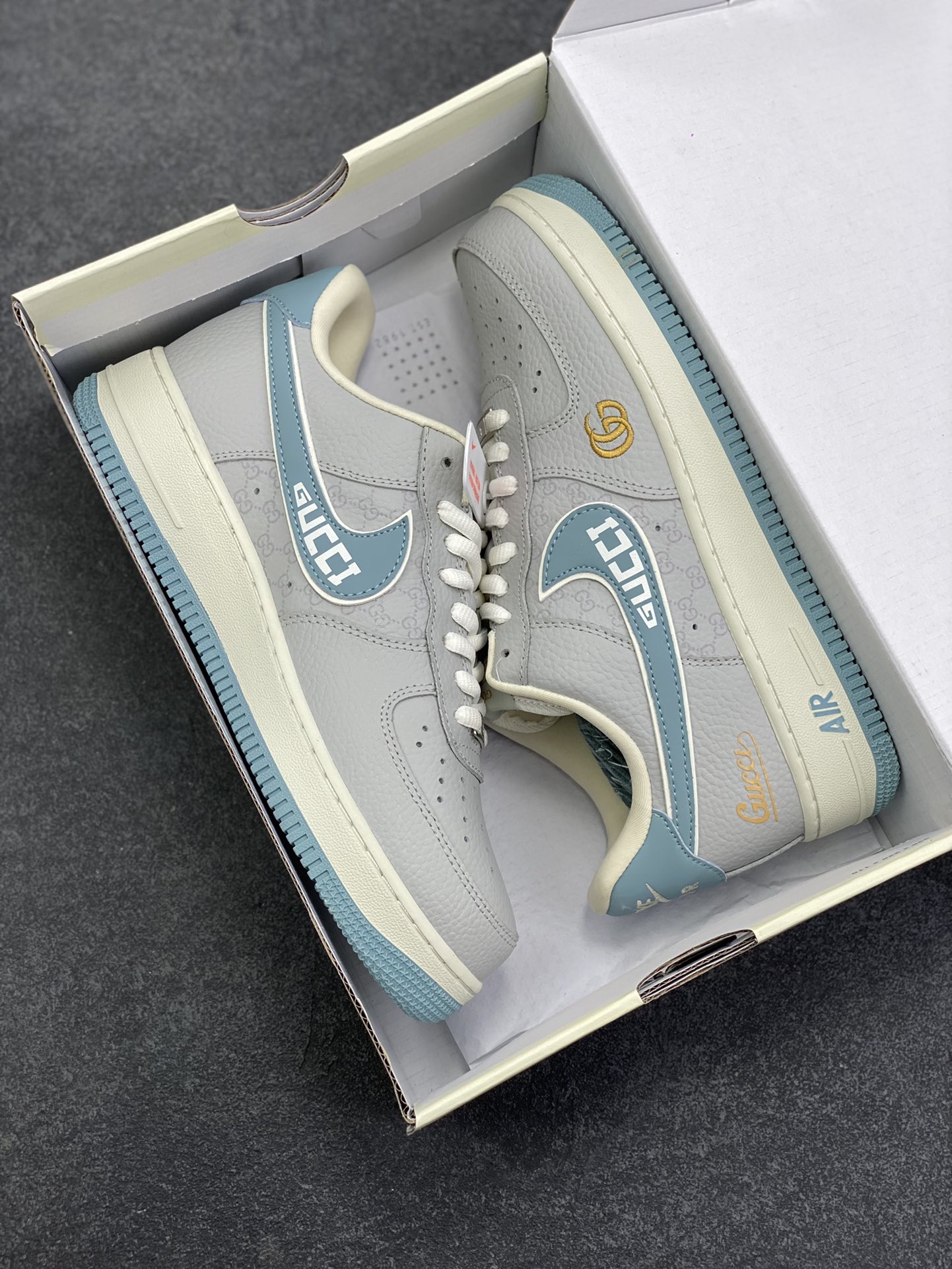 图片[9]-NIke Air Force 1 \’07 Low GUCCI 联名–灰蓝空军一号低帮 运动鞋 休闲鞋 折边针车 高级夜光效果 工艺难度大 原楦头原纸板 高端定制鞋盒 原厂鞋底 超高清洁度 细节完美 货号：YF9511-800 尺码：36 36.5 37.5 38 38.5 39 40 40.5 41 42 42.5 43 44 44.5 45-选品中心