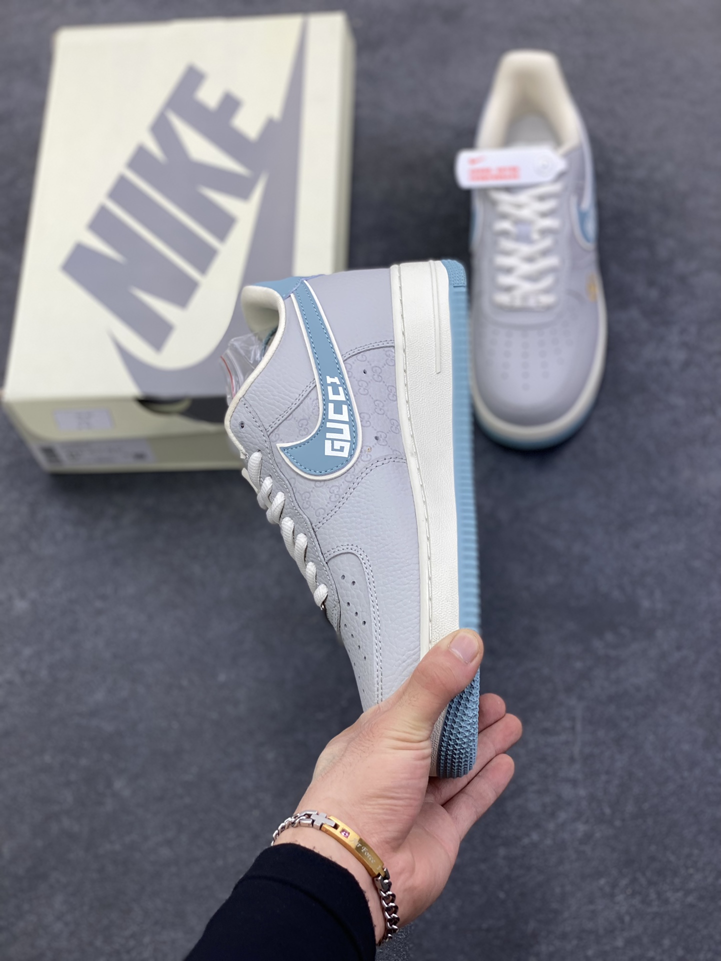 图片[3]-NIke Air Force 1 \’07 Low GUCCI 联名–灰蓝空军一号低帮 运动鞋 休闲鞋 折边针车 高级夜光效果 工艺难度大 原楦头原纸板 高端定制鞋盒 原厂鞋底 超高清洁度 细节完美 货号：YF9511-800 尺码：36 36.5 37.5 38 38.5 39 40 40.5 41 42 42.5 43 44 44.5 45-选品中心