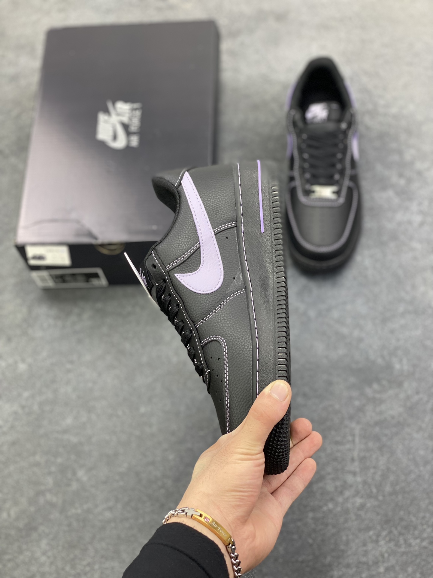 图片[3]-Nike Air Force 1 Low 黑紫 原楦头原纸板 打造纯正空军版型 专注外贸渠道 全掌内置蜂窝气垫 原盒配件 原厂中底钢印、拉帮完美 货号：HQ2037-001 尺码：36 36.5 37.5 38 38.5 39 40 40.5 41 42 42.5 43 44 44.5 45-选品中心
