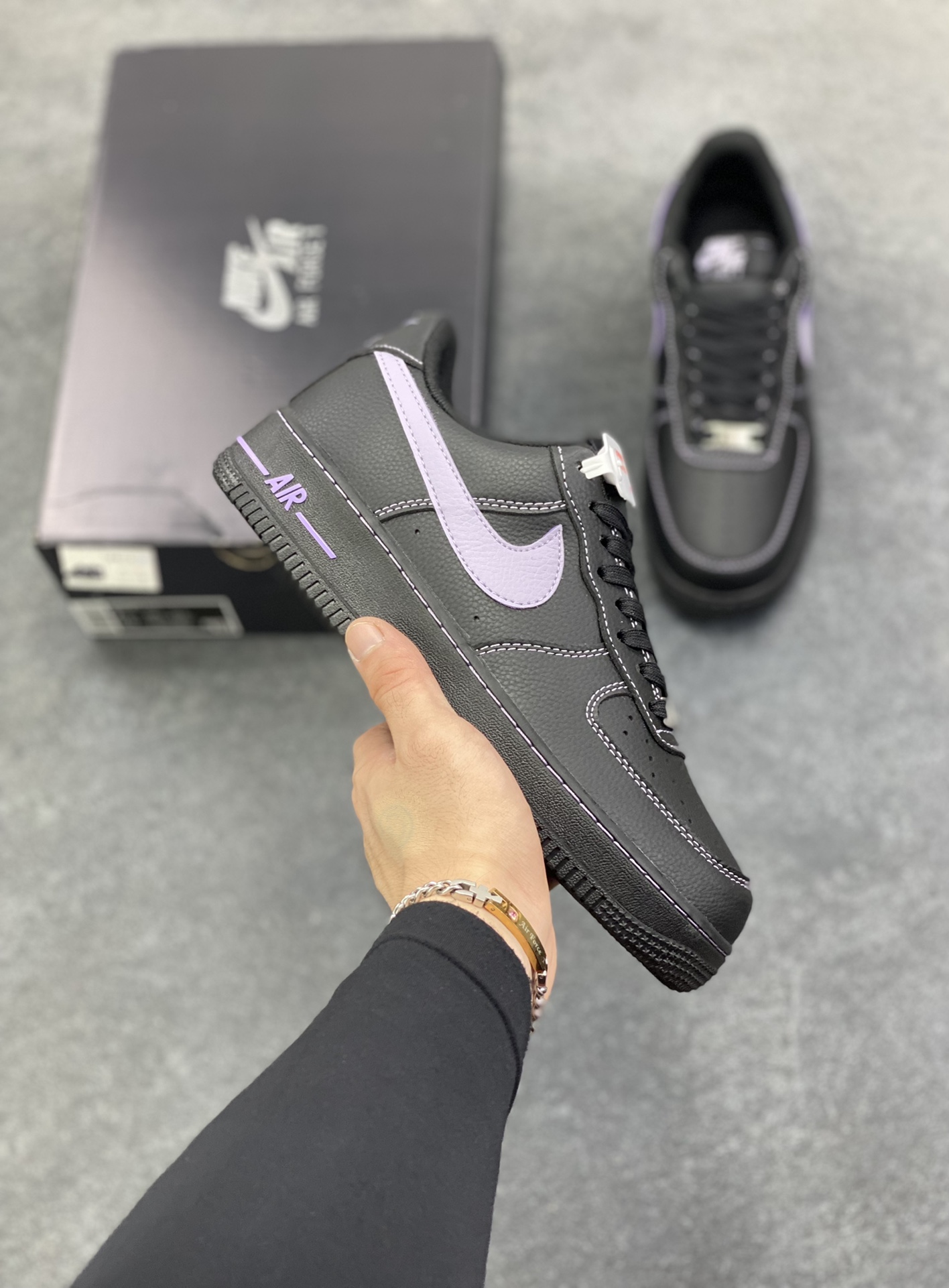 Nike Air Force 1 Low 黑紫 原楦头原纸板 打造纯正空军版型 专注外贸渠道 全掌内置蜂窝气垫 原盒配件 原厂中底钢印、拉帮完美 货号:HQ2037-001 尺码:36 36.5 37.5 38 38.5 39 40 40.5 41 42 42.5 43 44 44.5 45-选品中心