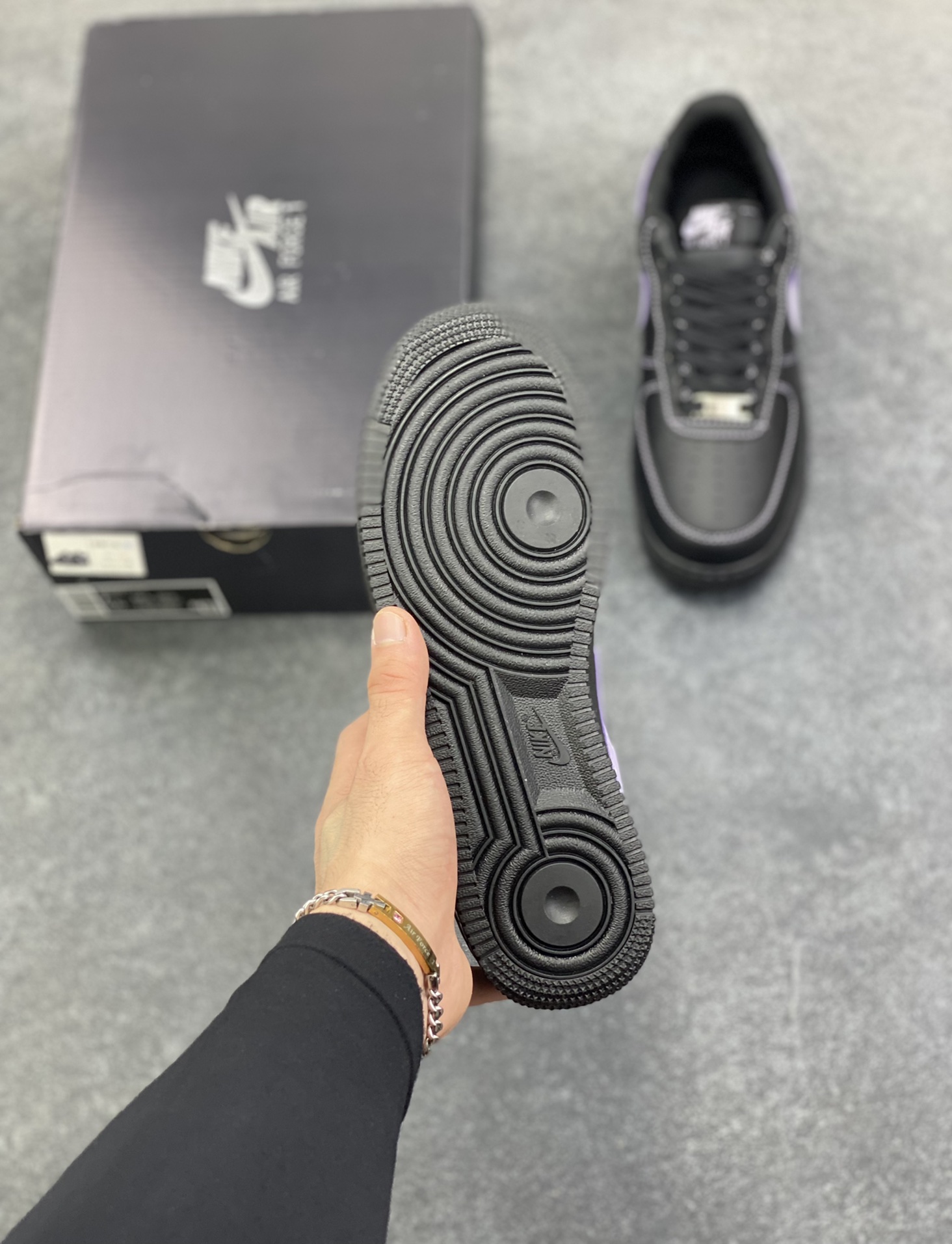 图片[5]-Nike Air Force 1 Low 黑紫 原楦头原纸板 打造纯正空军版型 专注外贸渠道 全掌内置蜂窝气垫 原盒配件 原厂中底钢印、拉帮完美 货号：HQ2037-001 尺码：36 36.5 37.5 38 38.5 39 40 40.5 41 42 42.5 43 44 44.5 45-选品中心