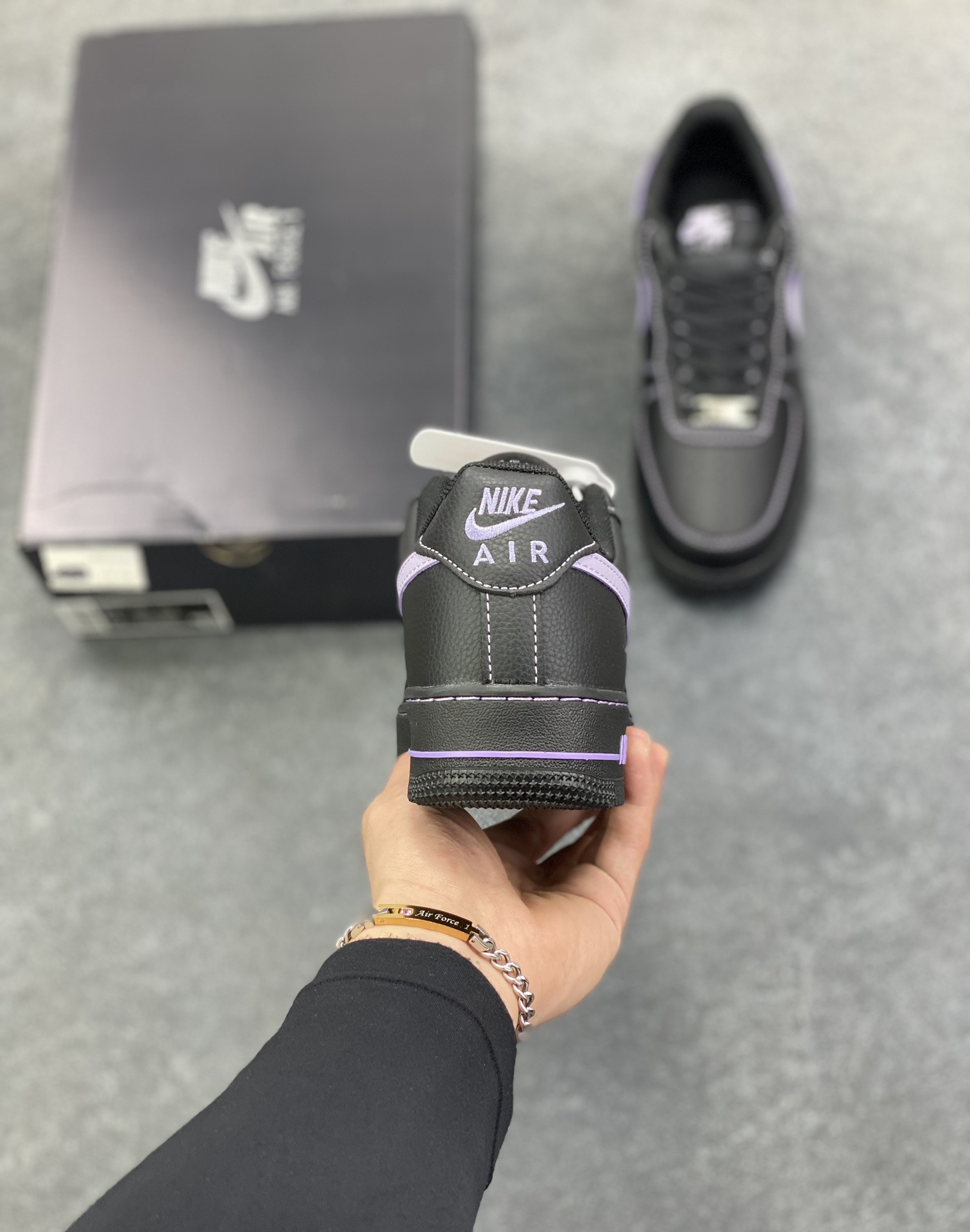 图片[4]-Nike Air Force 1 Low 黑紫 原楦头原纸板 打造纯正空军版型 专注外贸渠道 全掌内置蜂窝气垫 原盒配件 原厂中底钢印、拉帮完美 货号：HQ2037-001 尺码：36 36.5 37.5 38 38.5 39 40 40.5 41 42 42.5 43 44 44.5 45-选品中心