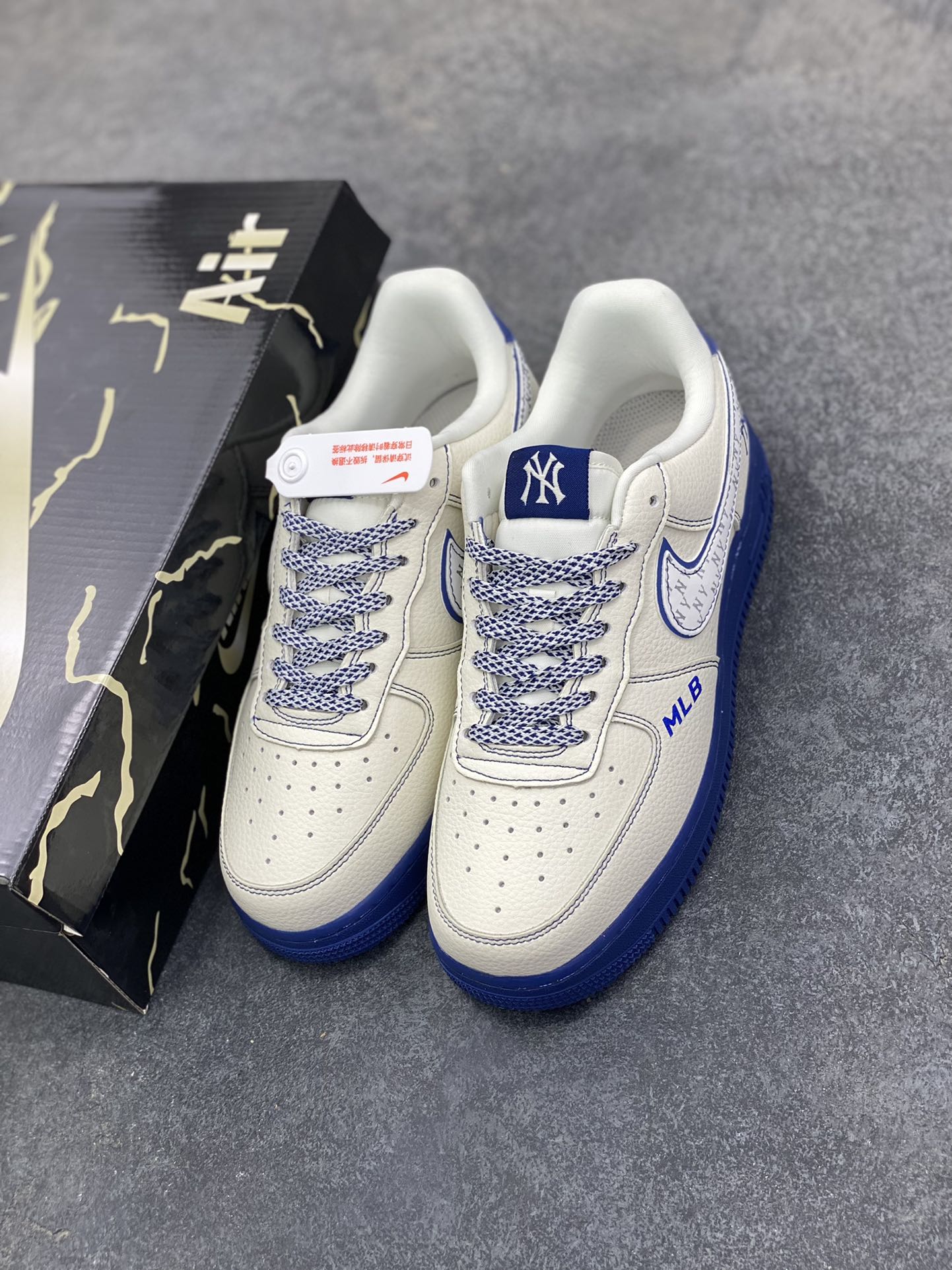 图片[8]-Nike Air Force 1 Low 空军一号低帮百搭休闲运动板鞋。柔软、弹性十足的缓震性能和出色的中底设计，横跨复古与现代的外型结合，造就出风靡全球三十多年的Force 1，直到今天还深受青睐。 货号：KJ1688-010 尺码：36 36.5 37.5 38 38.5 39 40 40.5 41 42 42.5 43 44 44.5 45-选品中心