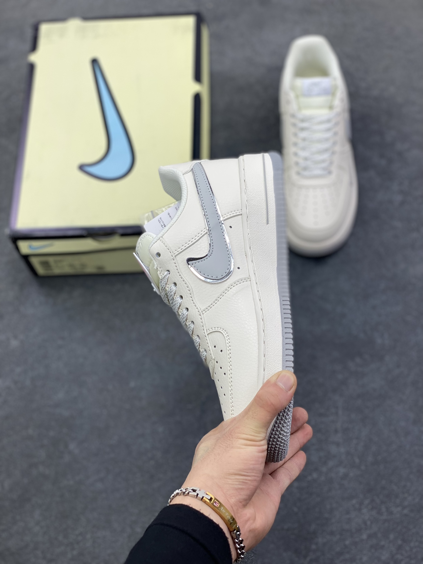 图片[3]-福利特价 Nike Air Force 1 Low \’07 “Keep Fresh”小勾低帮空军一号休闲板鞋 定制皮料 专属鞋盒 原楦原纸板 纯正空军版型 高清洁度 内置全掌气垫 货号：BM1996-033 尺码：36 36.5 37.5 38 38.5 39 40 40.5 41 42 42.5 43 44 44.5 45-选品中心