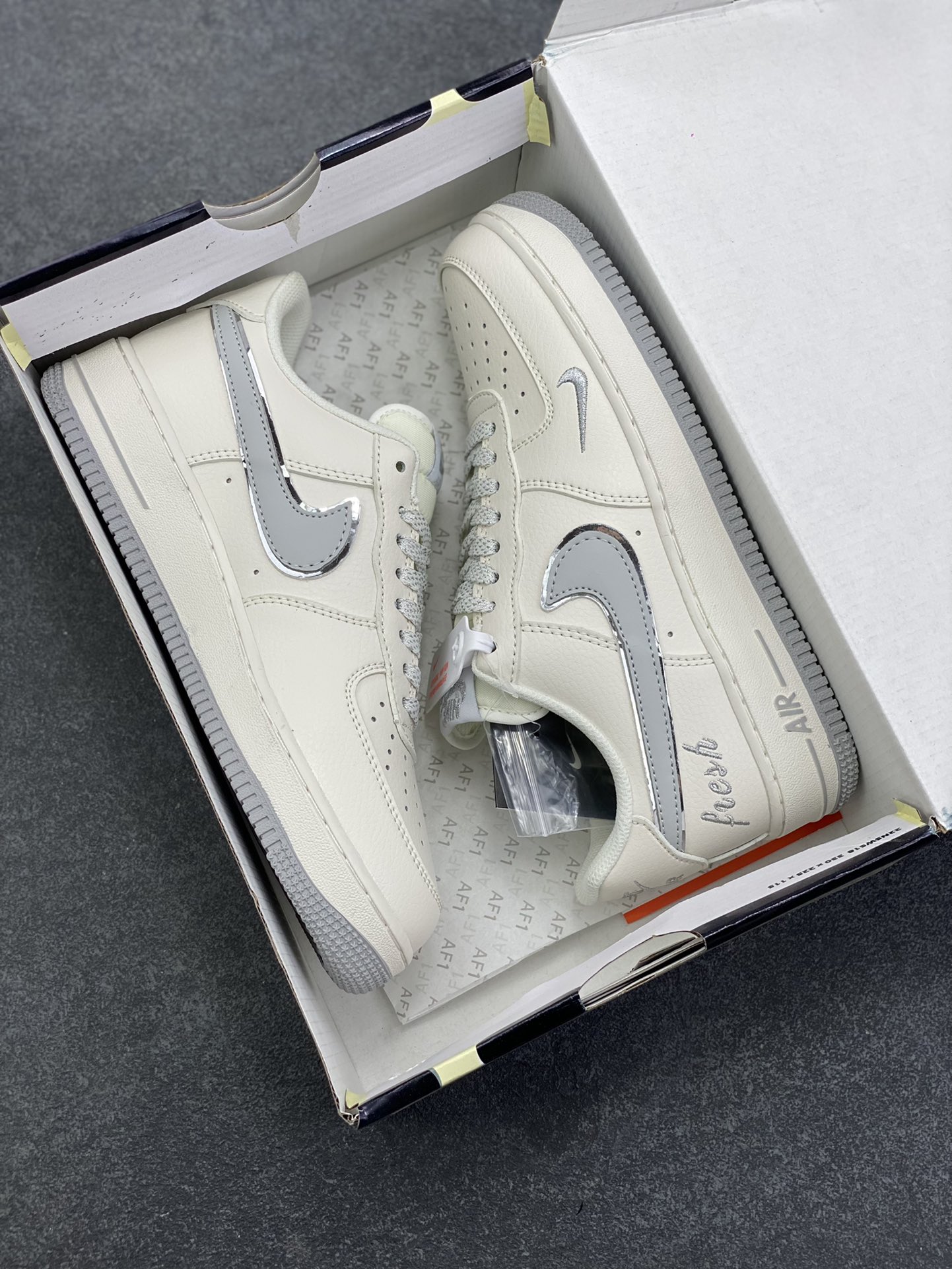 图片[9]-福利特价 Nike Air Force 1 Low \’07 “Keep Fresh”小勾低帮空军一号休闲板鞋 定制皮料 专属鞋盒 原楦原纸板 纯正空军版型 高清洁度 内置全掌气垫 货号：BM1996-033 尺码：36 36.5 37.5 38 38.5 39 40 40.5 41 42 42.5 43 44 44.5 45-选品中心