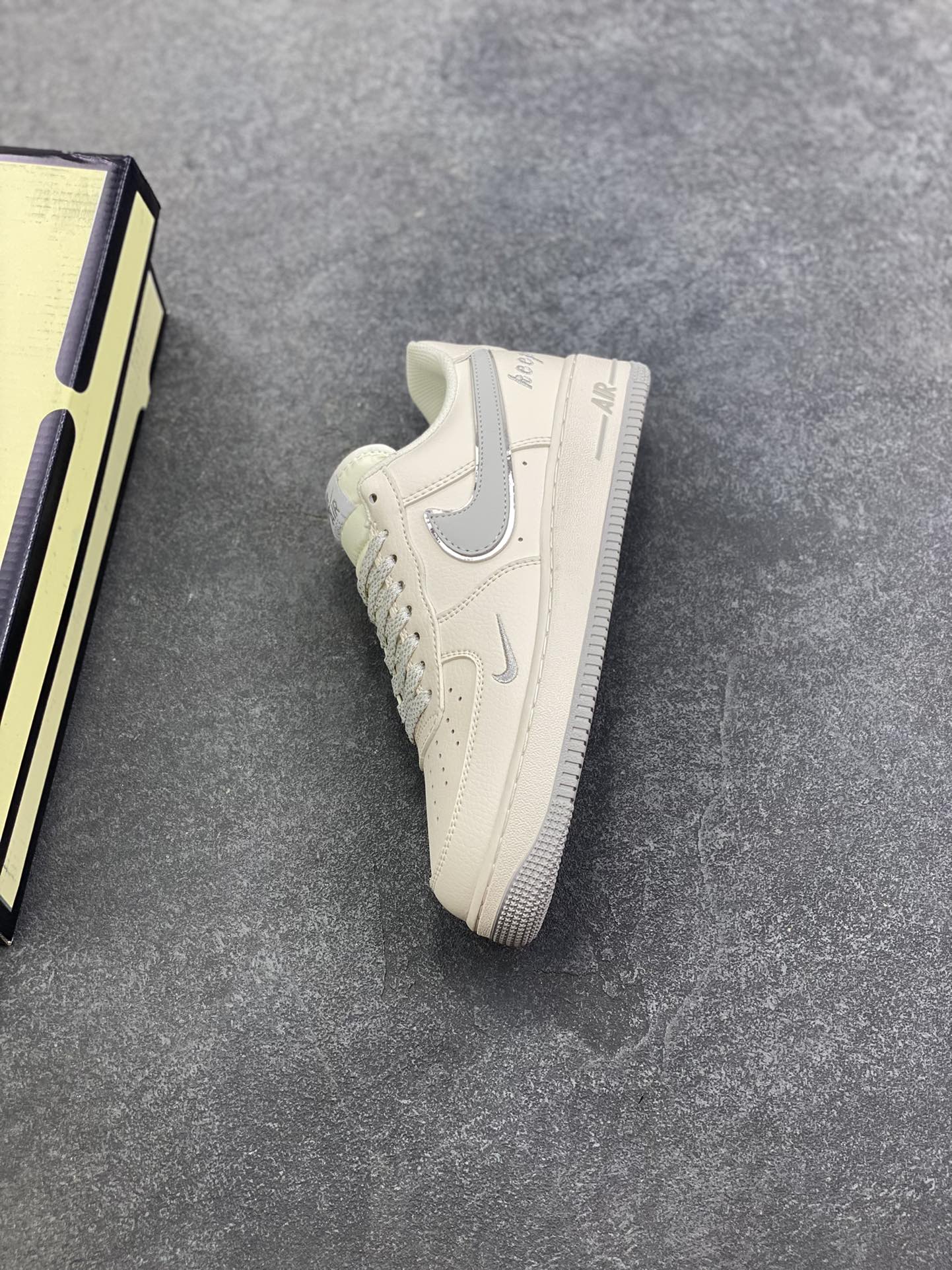图片[7]-福利特价 Nike Air Force 1 Low \’07 “Keep Fresh”小勾低帮空军一号休闲板鞋 定制皮料 专属鞋盒 原楦原纸板 纯正空军版型 高清洁度 内置全掌气垫 货号：BM1996-033 尺码：36 36.5 37.5 38 38.5 39 40 40.5 41 42 42.5 43 44 44.5 45-选品中心