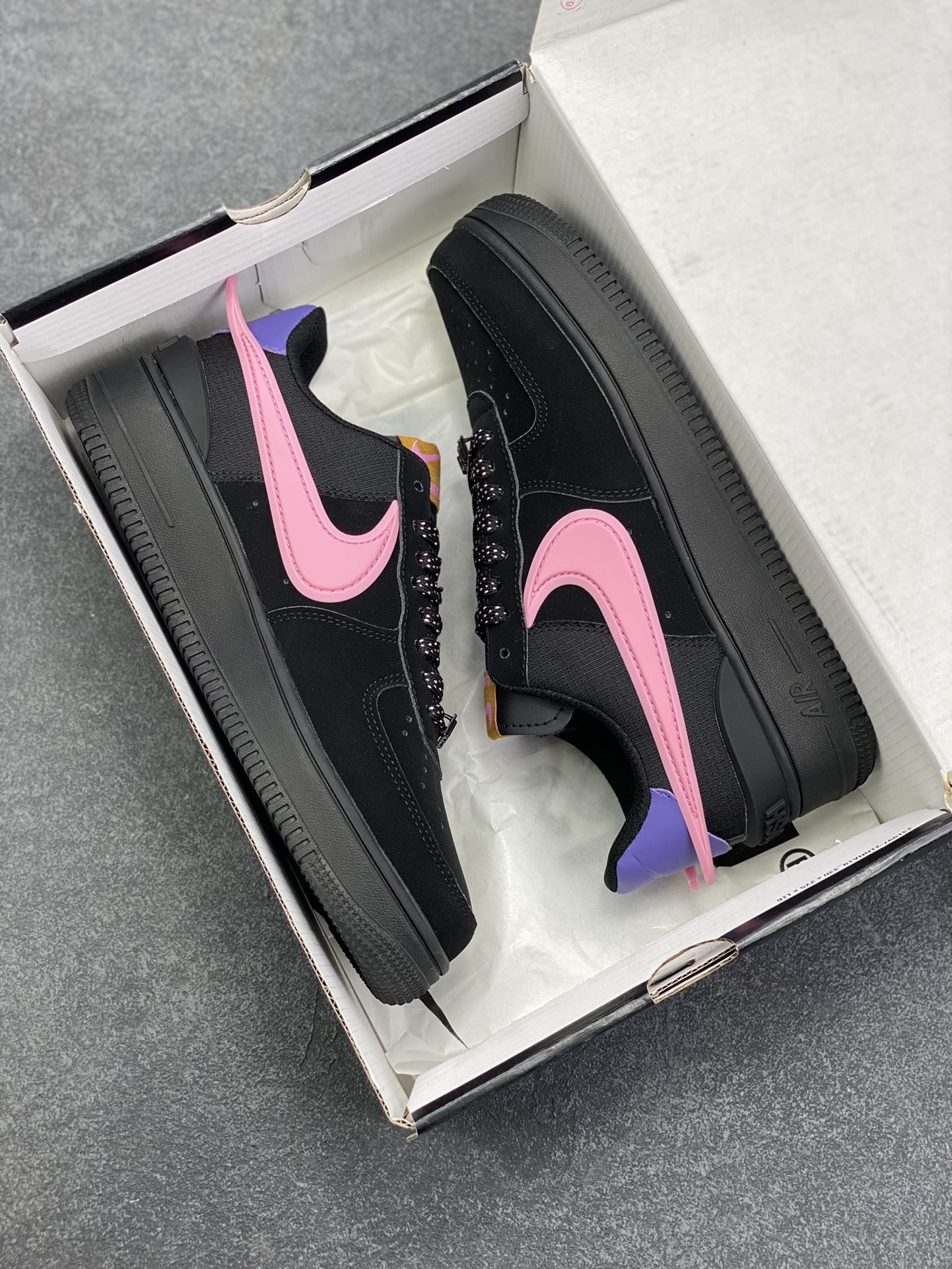 图片[9]-福利特价 Nike Air Force 1 Low 空军一号低帮百搭休闲运动板鞋。柔软、弹性十足的缓震性能和出色的中底设计，横跨复古与现代的外型结合，造就出风靡全球三十多年的Force 1，直到今天还深受青睐。 货号：DV3464-005 尺码：36 37.5 38 39 40 41-选品中心