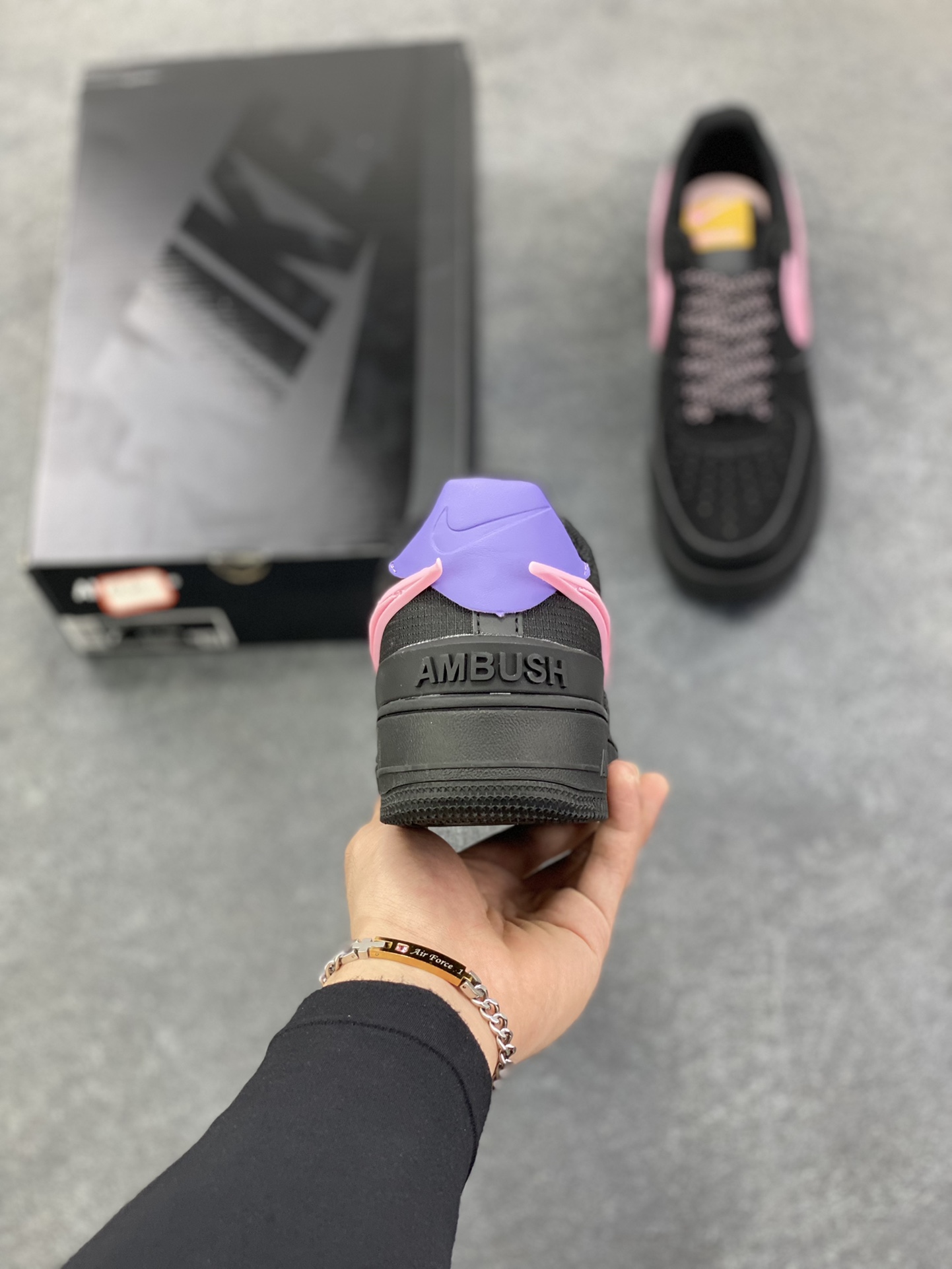 图片[4]-福利特价 Nike Air Force 1 Low 空军一号低帮百搭休闲运动板鞋。柔软、弹性十足的缓震性能和出色的中底设计，横跨复古与现代的外型结合，造就出风靡全球三十多年的Force 1，直到今天还深受青睐。 货号：DV3464-005 尺码：36 37.5 38 39 40 41-选品中心