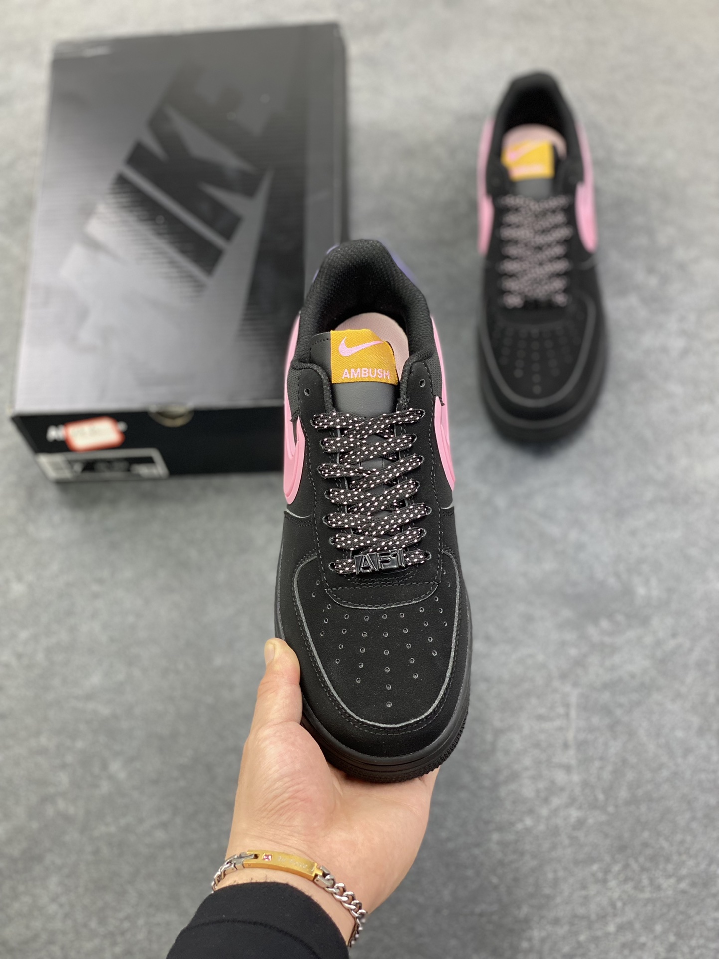 图片[2]-福利特价 Nike Air Force 1 Low 空军一号低帮百搭休闲运动板鞋。柔软、弹性十足的缓震性能和出色的中底设计，横跨复古与现代的外型结合，造就出风靡全球三十多年的Force 1，直到今天还深受青睐。 货号：DV3464-005 尺码：36 37.5 38 39 40 41-选品中心
