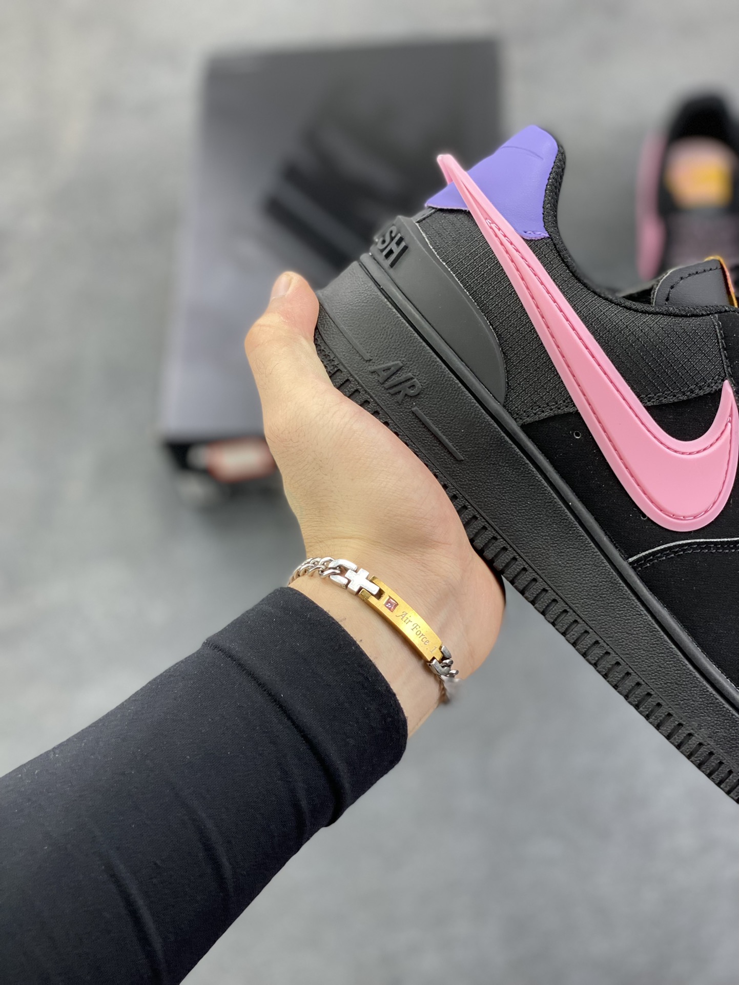 图片[6]-福利特价 Nike Air Force 1 Low 空军一号低帮百搭休闲运动板鞋。柔软、弹性十足的缓震性能和出色的中底设计，横跨复古与现代的外型结合，造就出风靡全球三十多年的Force 1，直到今天还深受青睐。 货号：DV3464-005 尺码：36 37.5 38 39 40 41-选品中心