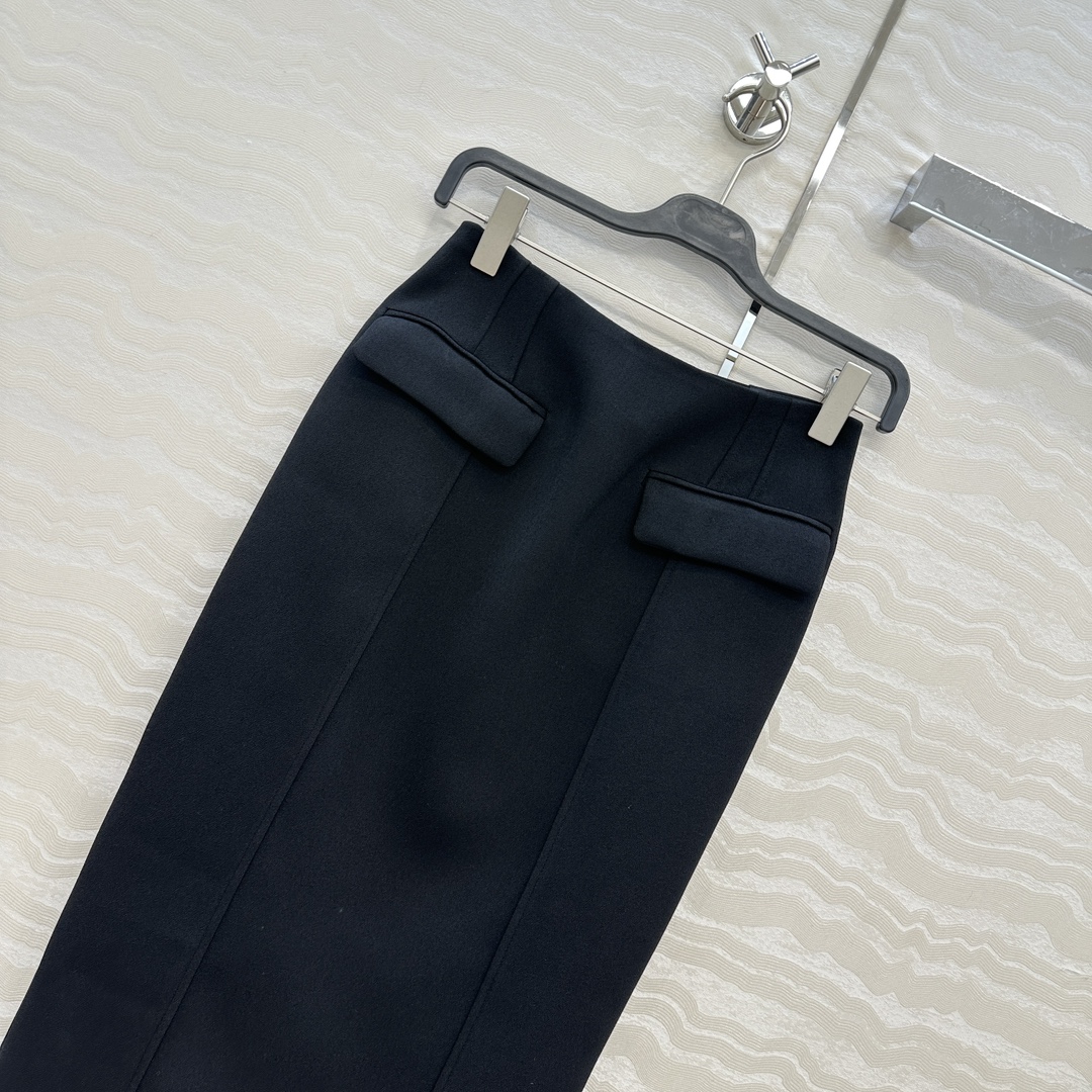 独家首发！原单品质❤️TM长期主义，高智感穿搭秋冬必单叠搭神器！高级醋酸小蛮腰超长半裙。立体斜裁工艺包容