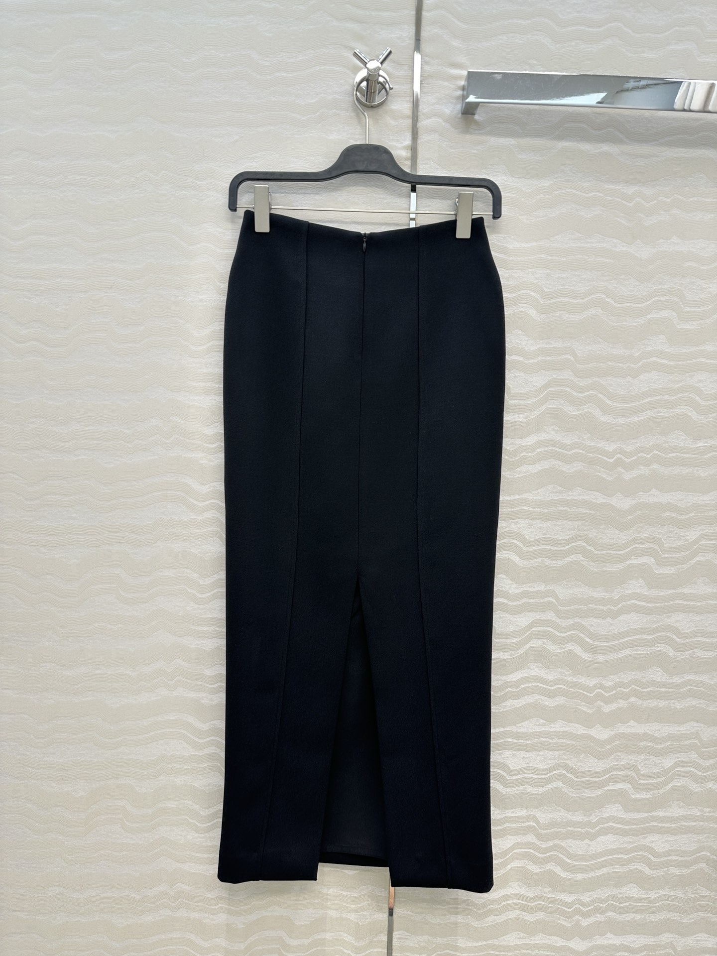 独家首发！原单品质❤️TM长期主义，高智感穿搭秋冬必单叠搭神器！高级醋酸小蛮腰超长半裙。立体斜裁工艺包容