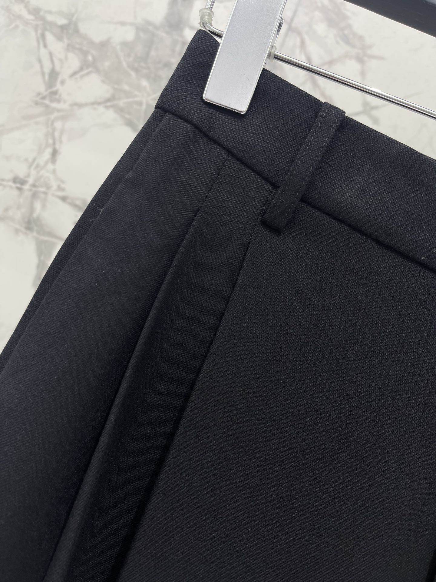 Yves Saint Laurent High-Waisted Wide-Leg Suit Pants - Flattering & Stylish 4 i1758854241 1747 3