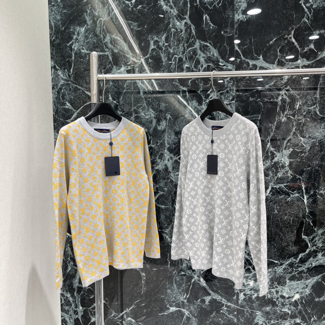 路易 25早秋新款 提花针织长袖 通体装点标志性四叶草元素字母徽标图案 亮眼满分 彰显品牌个性 凸显穿搭