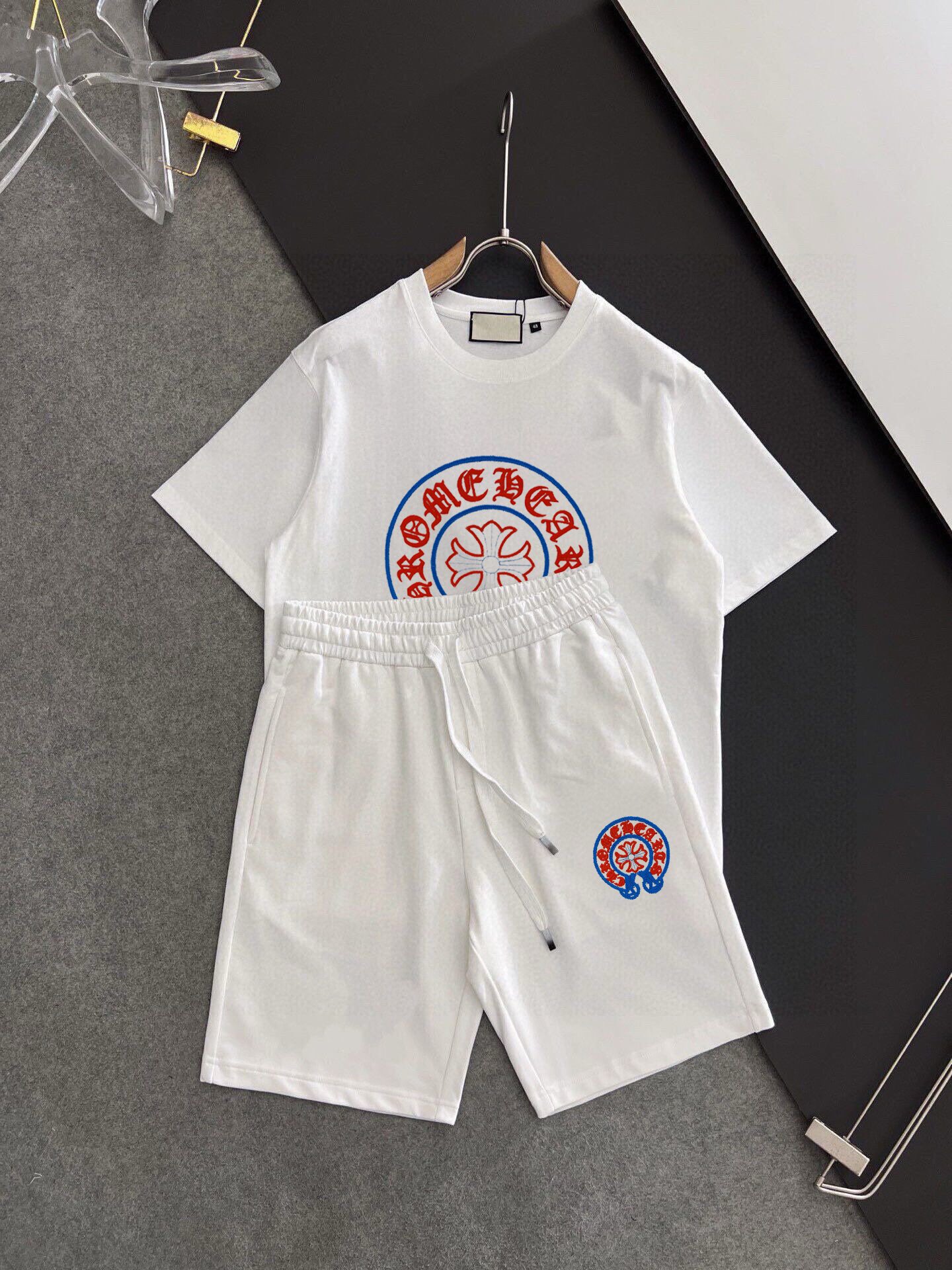 Chrome Hearts 品牌【ChampionHearts 克罗心】 2025新款男士短袖短裤套装 销售 市面高端版本 手感细腻柔软 让你穿着更加舒适 立体裁剪版型超赞 尺码:M-5XL下单请报身高体重