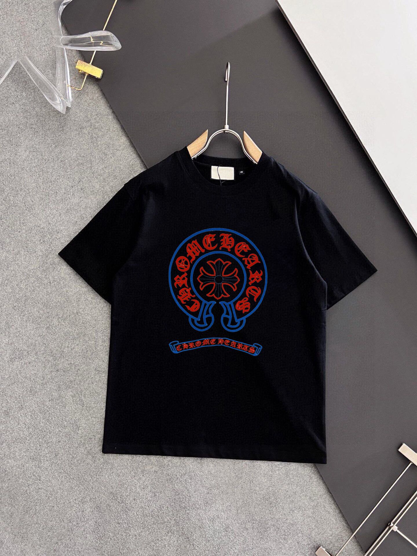 Chrome Hearts 品牌【ChampionHearts 克罗心】 2025新款男士短袖短裤套装 销售 市面高端版本 手感细腻柔软 让你穿着更加舒适 立体裁剪版型超赞 尺码:M-5XL下单请报身高体重