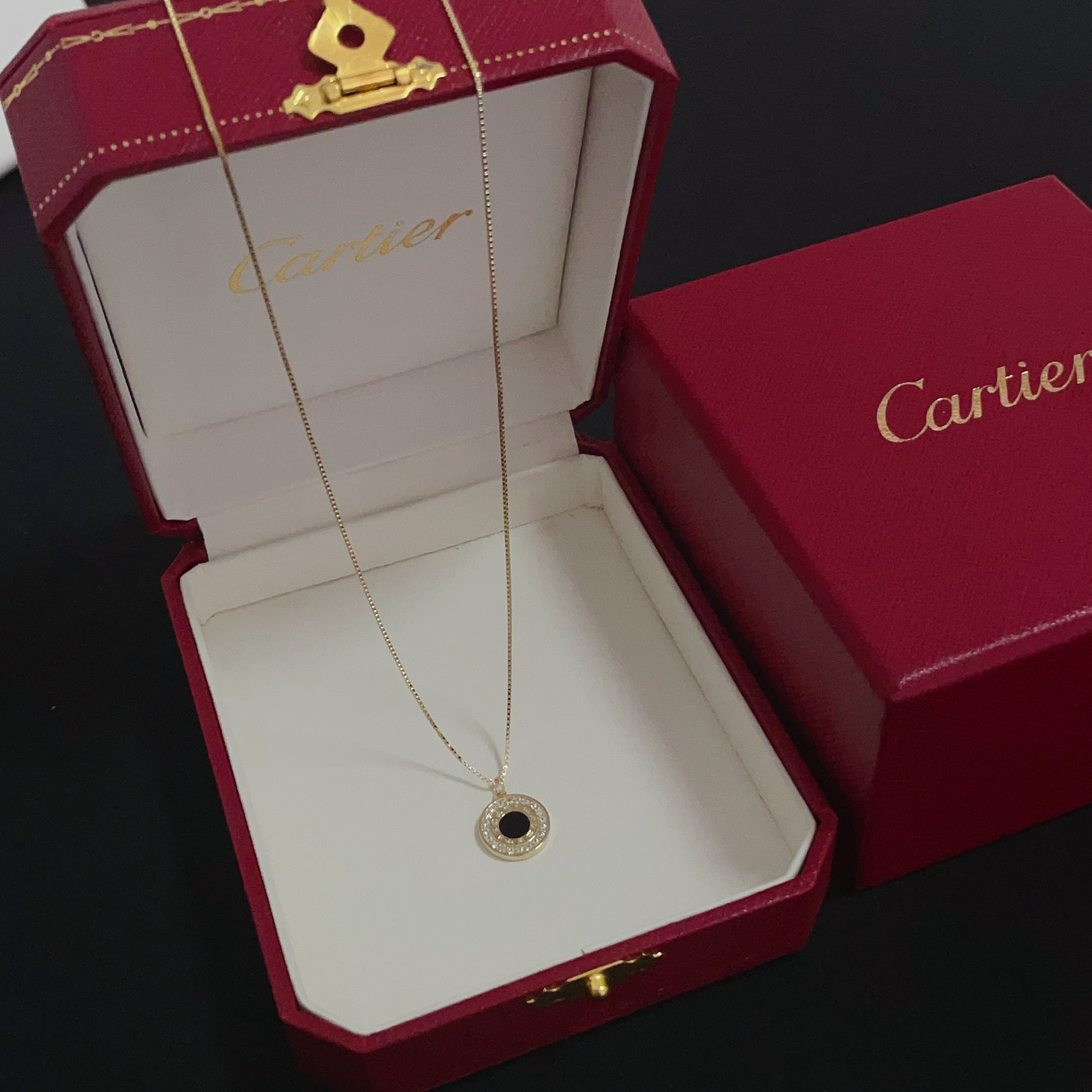 NO:533370,Cartier diamond-set necklace, high-end customized version, diamond-set craftsmanship, V-gold material, classic and fashionable style, reconstructing love aesthetics with sharp lines!  Breaking the convention, diamond-inlaid design creates a high-end ceiling - no need to build glitz, love should be pure as before. Cartier is loved by many celebrities and internet celebrities. The Leopard series bracelet is definitely an eternal classic, and there is no limit on men and women, and no limit on age!  Wear it you are the focus!  , jewelry boutique, cartier, necklace, bracelet19860909卡地亚镶钻项链,高端定制版本 镶嵌钻工艺 V金材质 经典而时尚风格 用凌厉线条重构爱情美学！打破常规,镶嵌钻设计反而成就高级感天花板——无需浮华堆砌,爱本应纯粹如初 卡地亚受众多明星网红的爱戴 豹子系列手镯 绝对是永恒经典 而且男女不限 年龄不限 ！戴上它你就是焦点！,饰品精品,cartier,necklace,bracelet,Jewelry