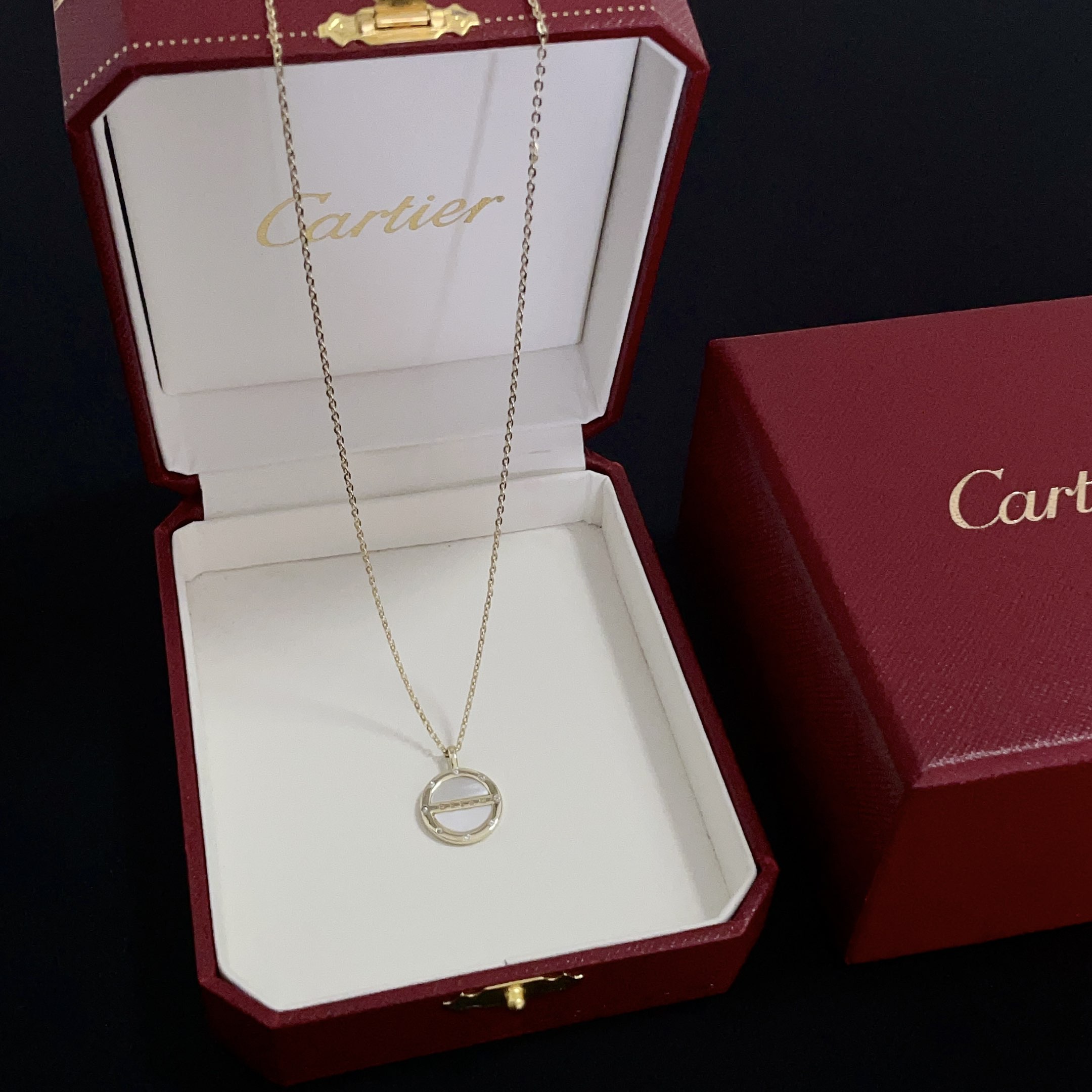 NO:533379,Cartier diamond-set necklace, high-end customized version, diamond-set craftsmanship, V-gold material, classic and fashionable style, reconstructing love aesthetics with sharp lines!  Breaking the convention, diamond-inlaid design creates a high-end ceiling - no need to build glitz, love should be pure as before. Cartier is loved by many celebrities and internet celebrities. The Leopard series bracelet is definitely an eternal classic, and there is no limit on men and women, and no limit on age!  Wear it you are the focus!  , jewelry boutique, cartier, necklace, bracelet19860909卡地亚镶钻项链,高端定制版本 镶嵌钻工艺 V金材质 经典而时尚风格 用凌厉线条重构爱情美学！打破常规,镶嵌钻设计反而成就高级感天花板——无需浮华堆砌,爱本应纯粹如初 卡地亚受众多明星网红的爱戴 豹子系列手镯 绝对是永恒经典 而且男女不限 年龄不限 ！戴上它你就是焦点！,饰品精品,cartier,necklace,bracelet,Jewelry