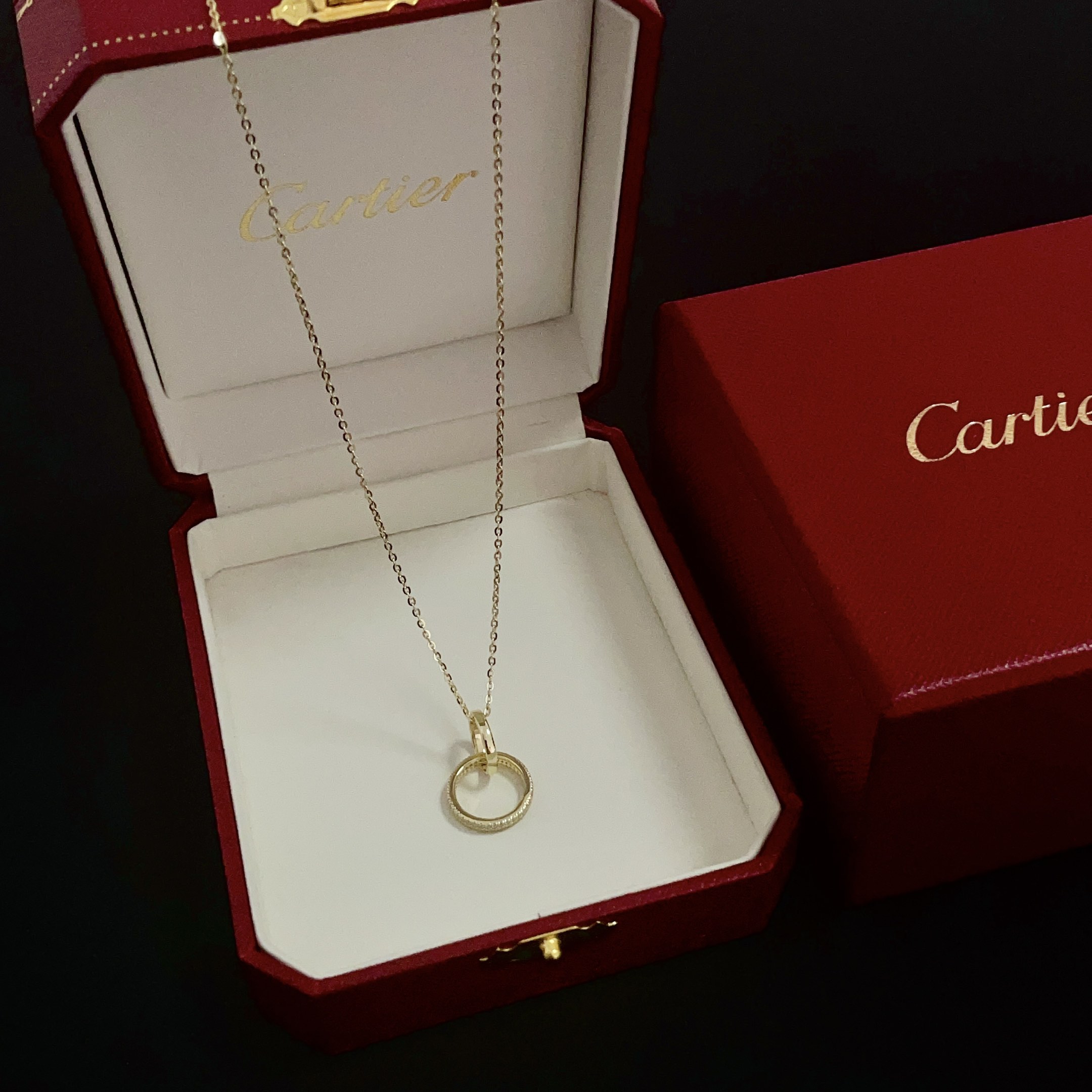 NO:533362,Cartier diamond-set necklace, high-end customized version, diamond-set craftsmanship, V-gold material, classic and fashionable style, reconstructing love aesthetics with sharp lines!  Breaking the convention, diamond-inlaid design creates a high-end ceiling - no need to build glitz, love should be pure as before. Cartier is loved by many celebrities and internet celebrities. The Leopard series bracelet is definitely an eternal classic, and there is no limit on men and women, and no limit on age!  Wear it you are the focus!  , jewelry boutique, cartier, necklace, bracelet19860909卡地亚镶钻项链,高端定制版本 镶嵌钻工艺 V金材质 经典而时尚风格 用凌厉线条重构爱情美学！打破常规,镶嵌钻设计反而成就高级感天花板——无需浮华堆砌,爱本应纯粹如初 卡地亚受众多明星网红的爱戴 豹子系列手镯 绝对是永恒经典 而且男女不限 年龄不限 ！戴上它你就是焦点！,饰品精品,cartier,necklace,bracelet,Jewelry